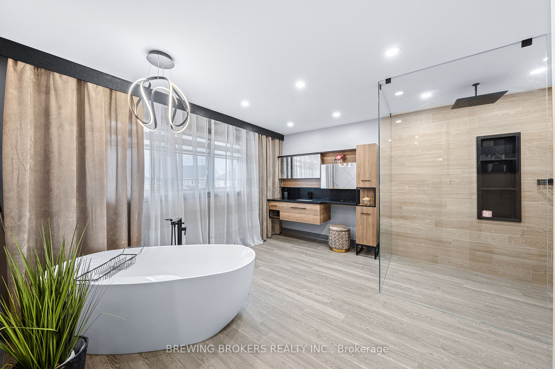 39 Empire Dr S