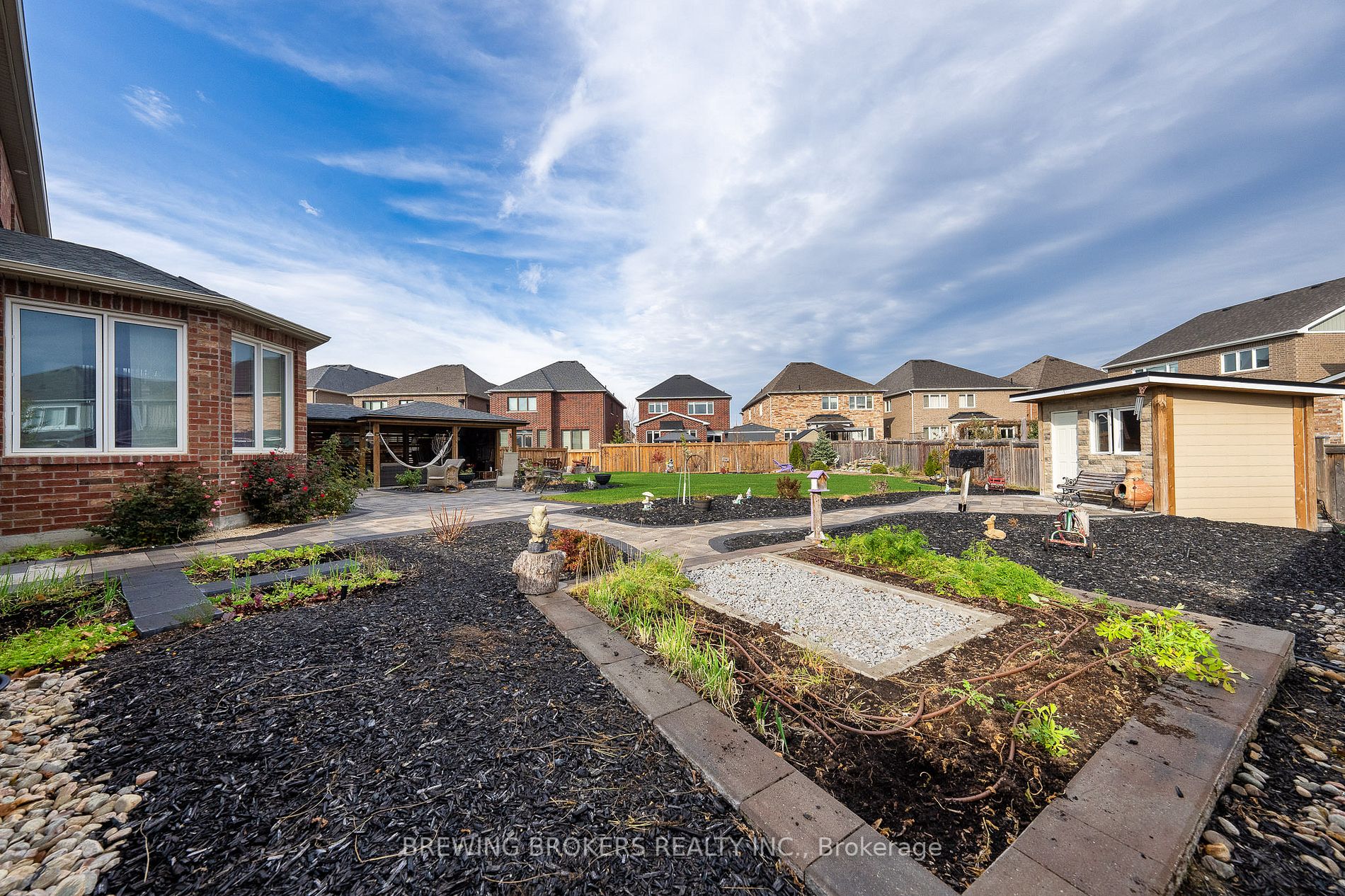 39 Empire Dr S