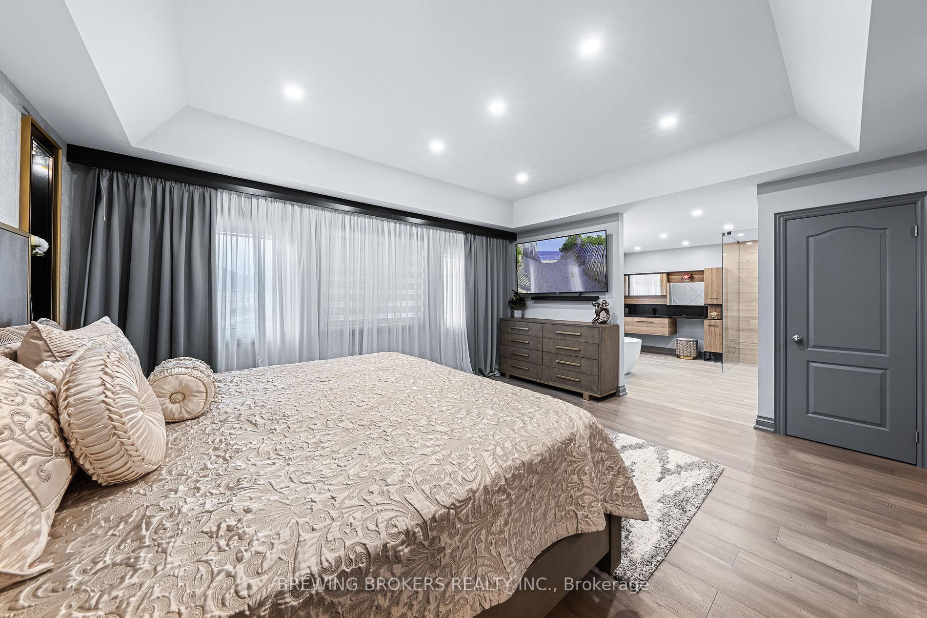 39 Empire Dr S