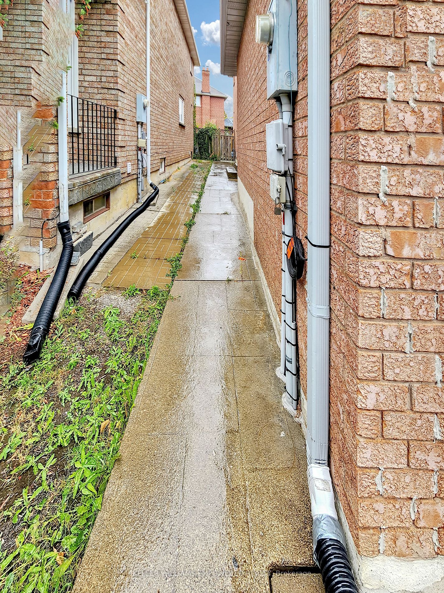 203 Castlehill Rd N