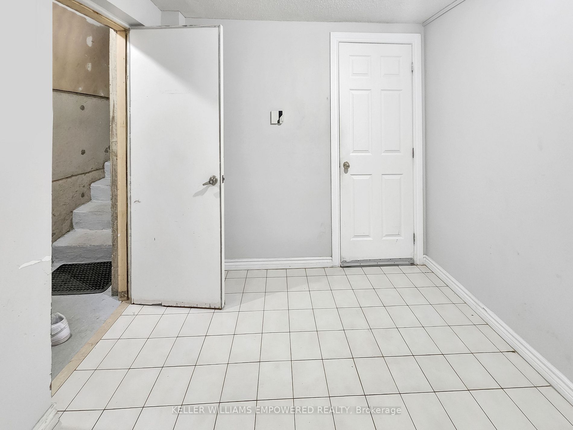 203 Castlehill Rd N