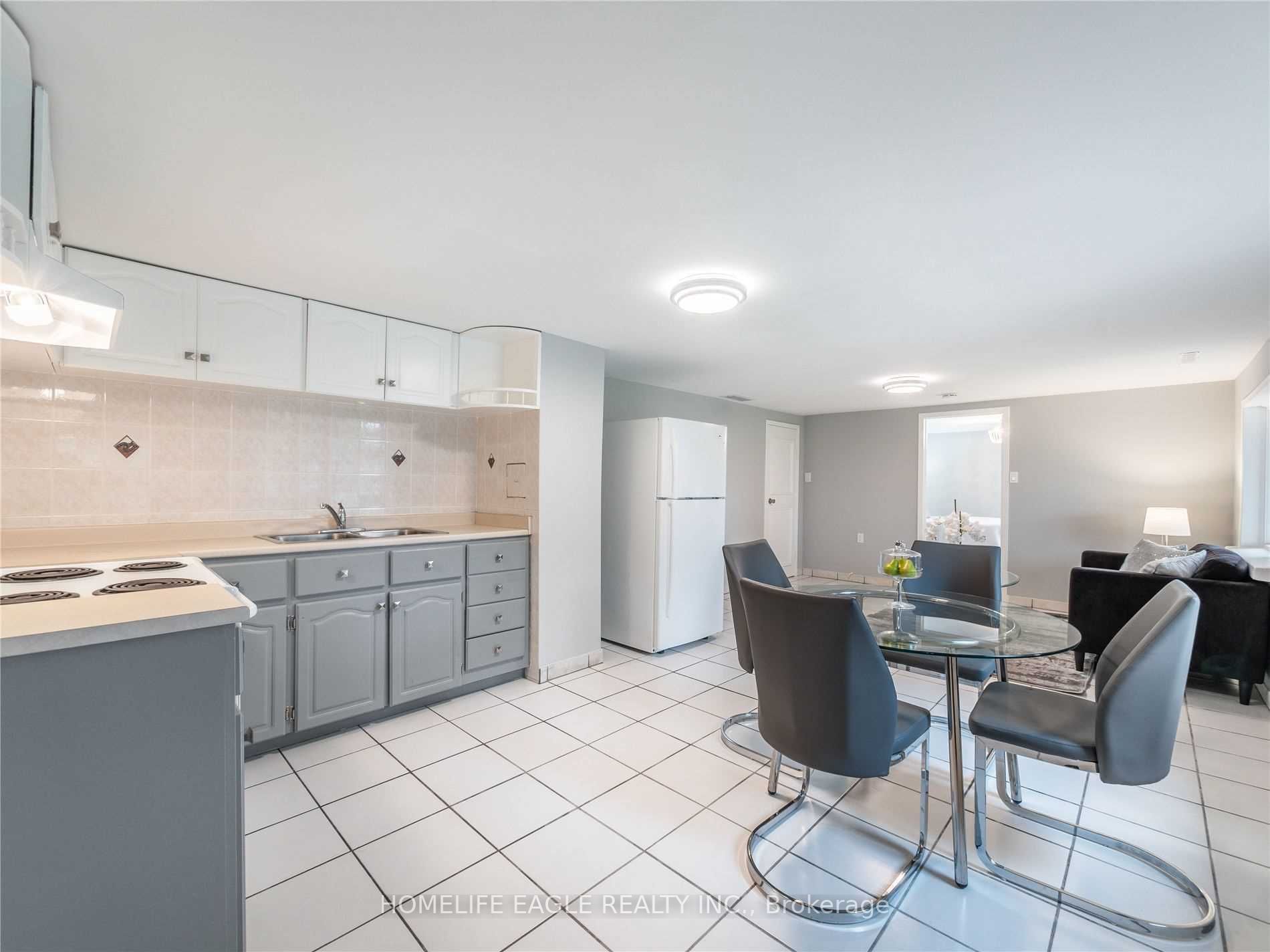 79 Simcoe Rd