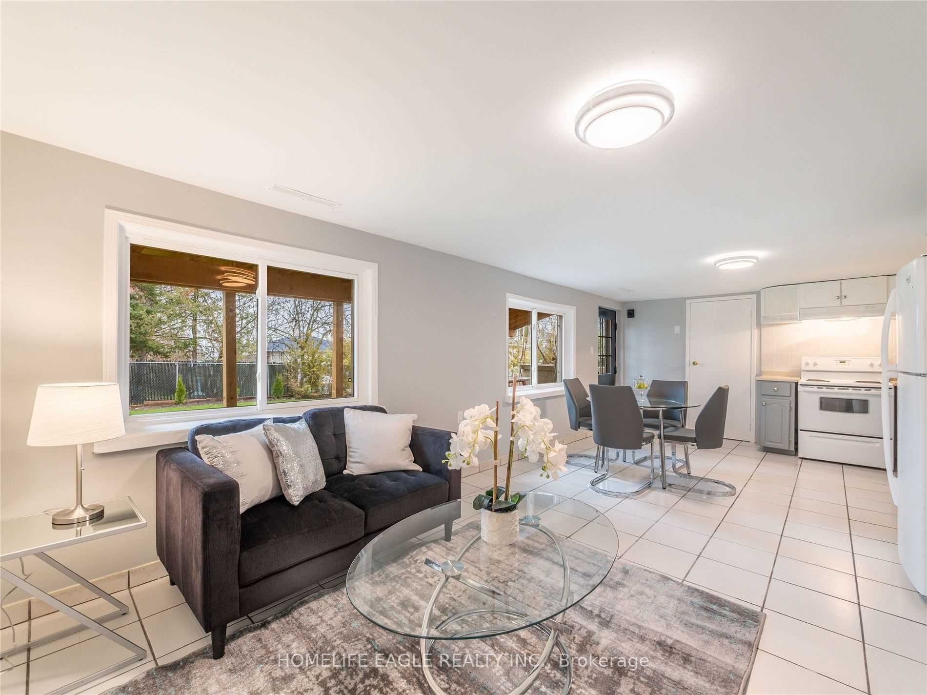 79 Simcoe Rd