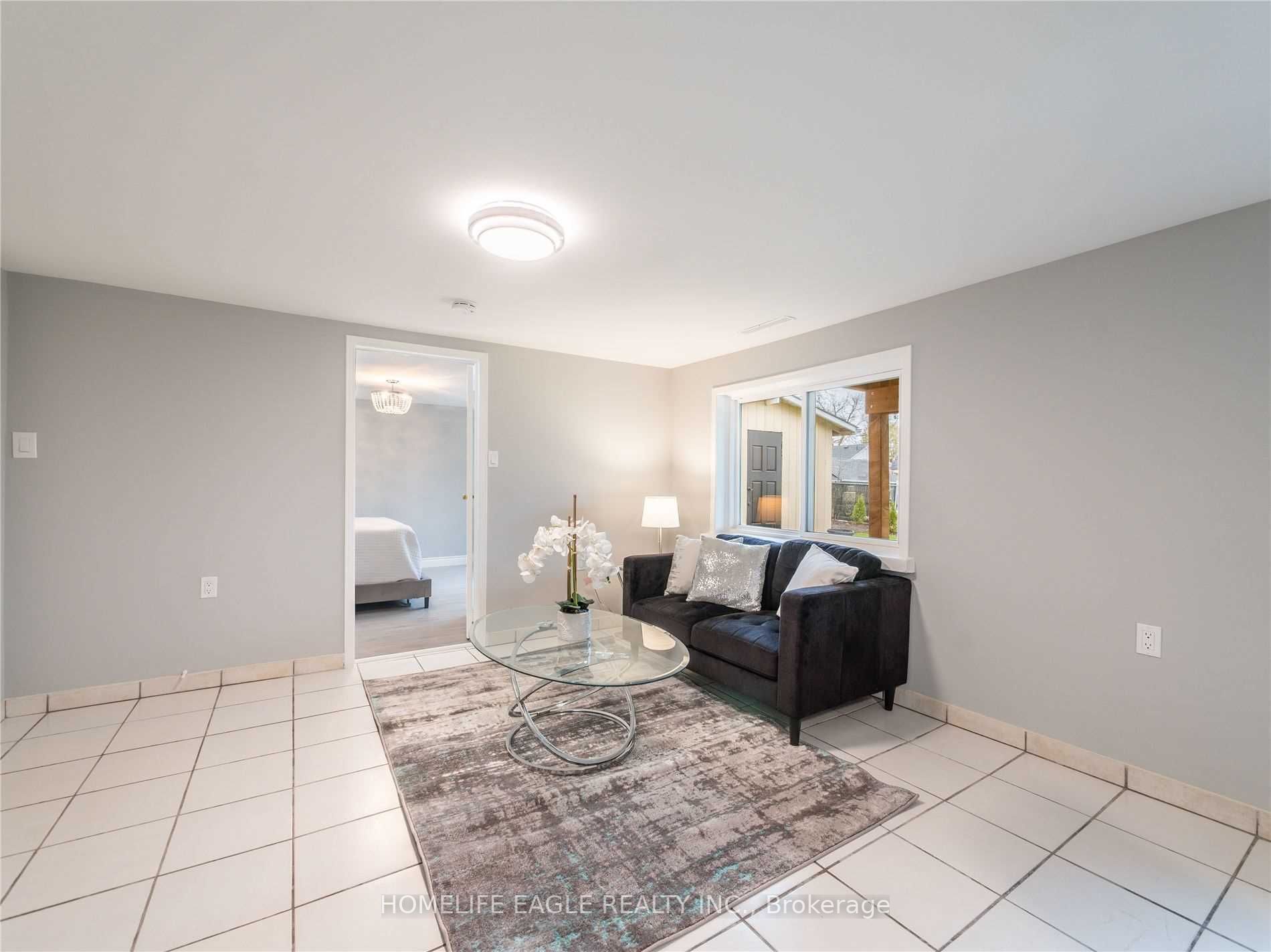 79 Simcoe Rd