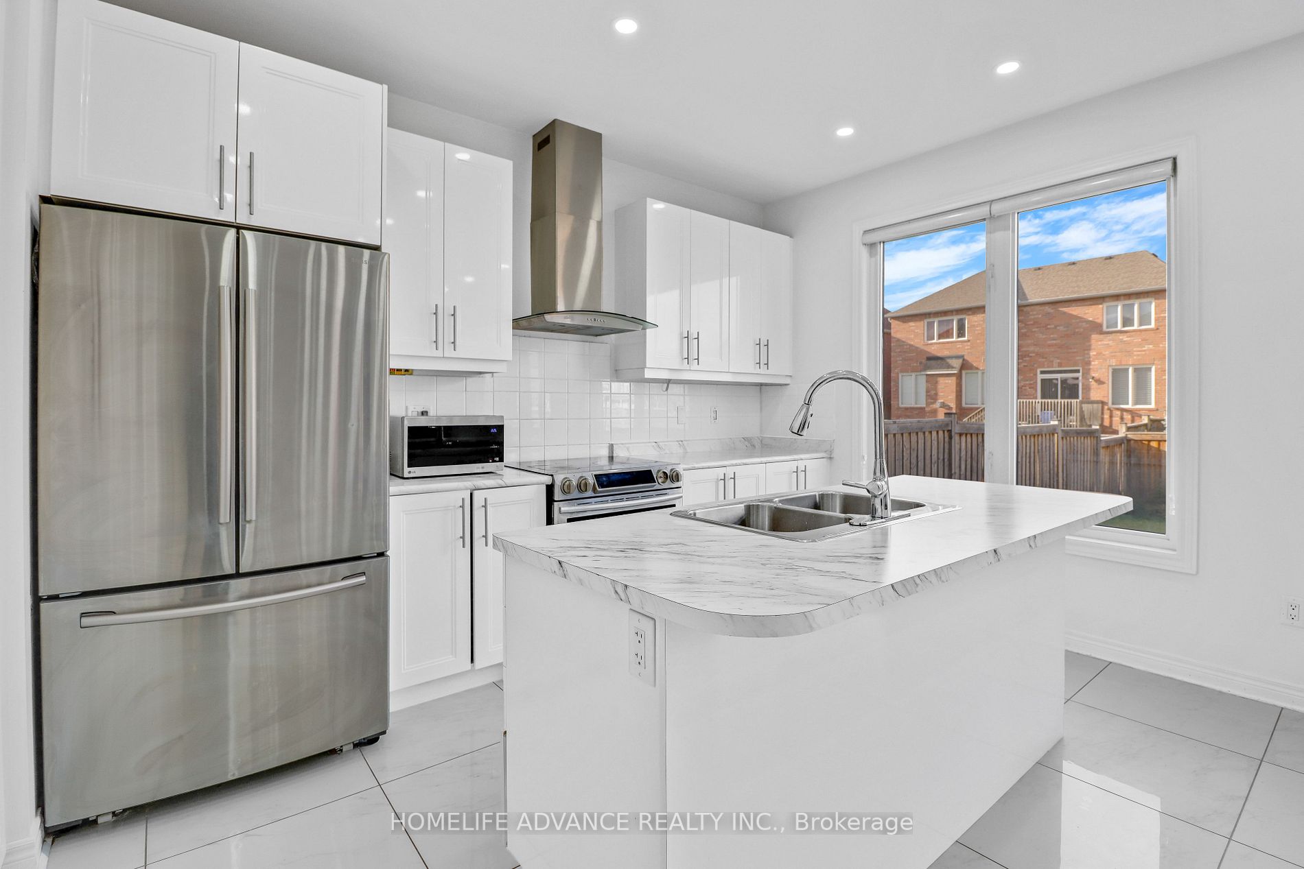 8 Citrine Dr