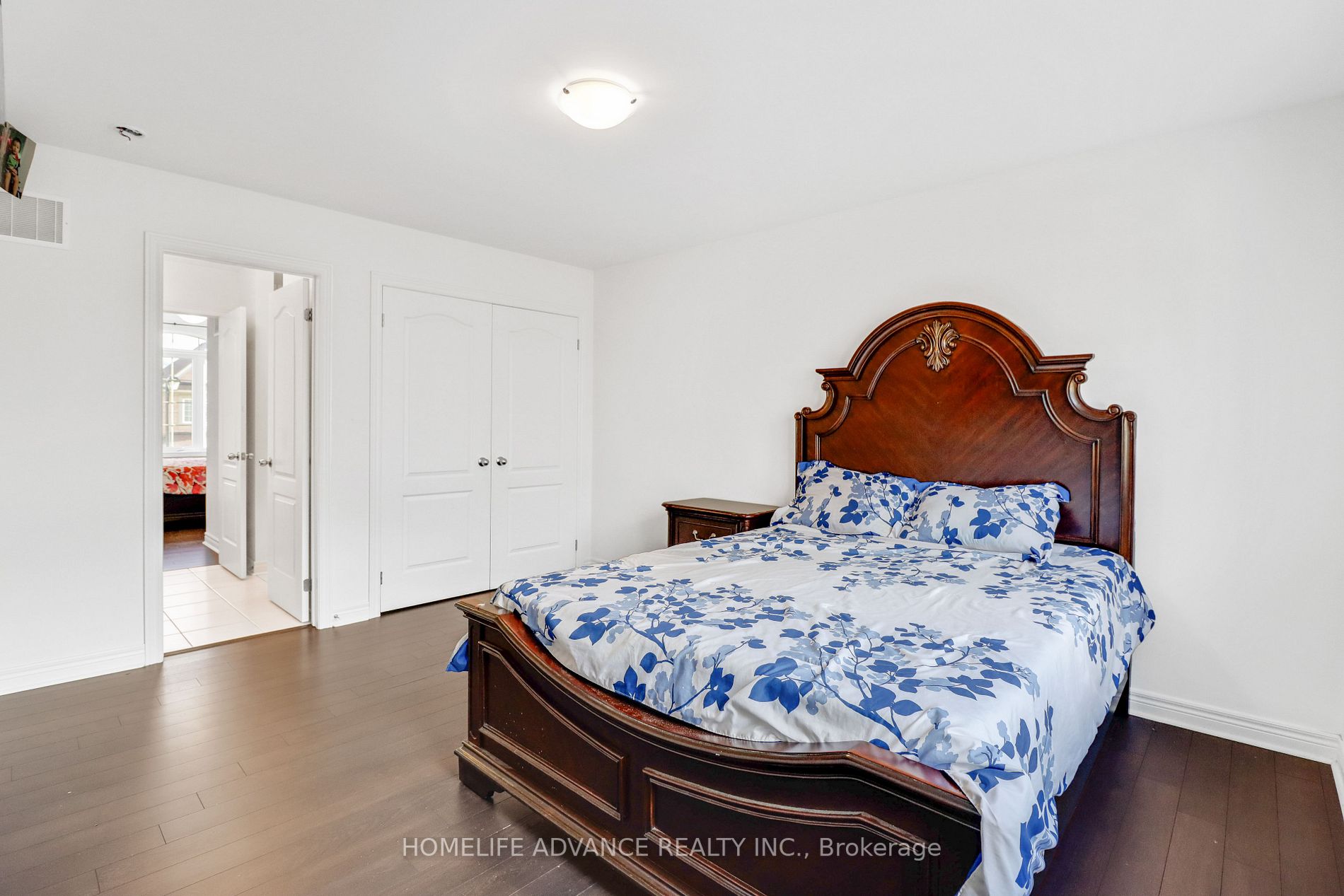 8 Citrine Dr