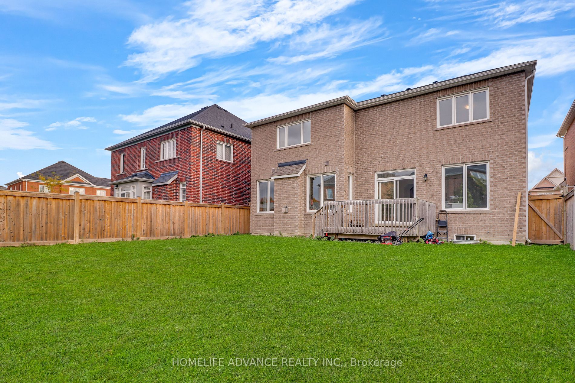 8 Citrine Dr
