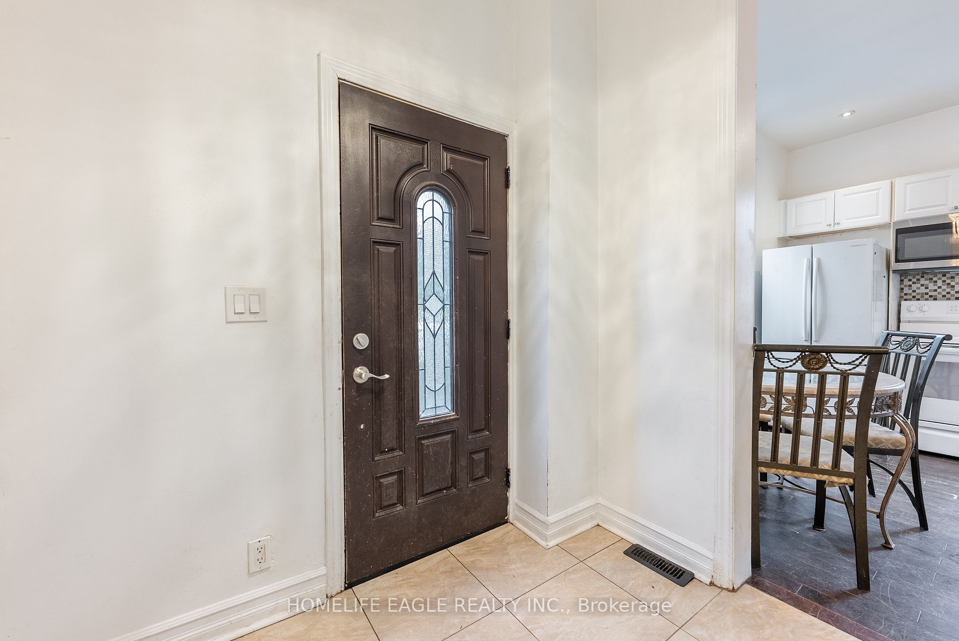 87 Simcoe Rd