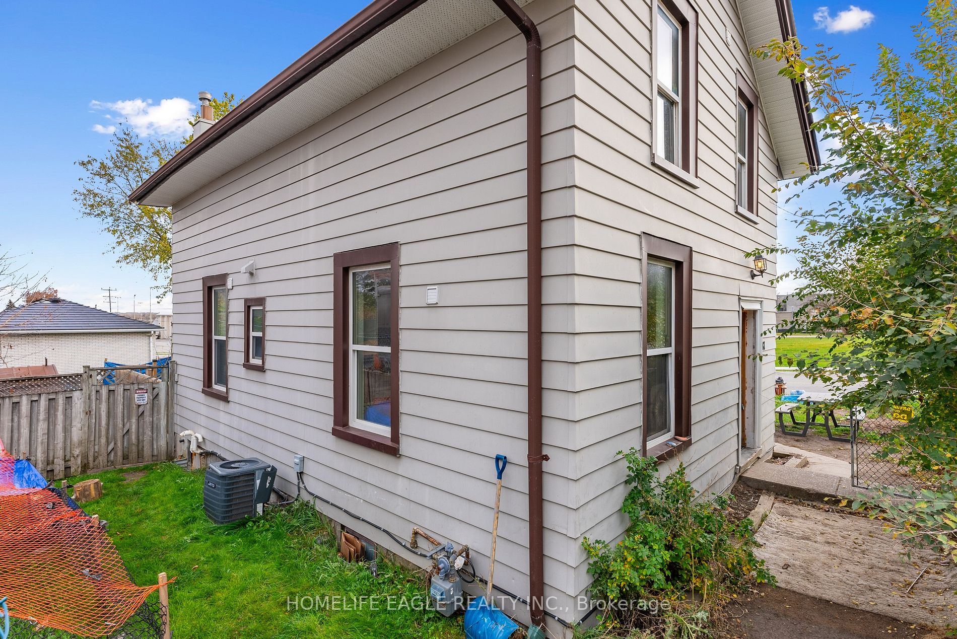 87 Simcoe Rd
