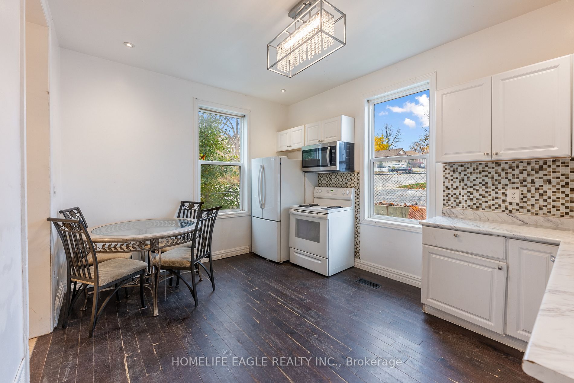 87 Simcoe Rd
