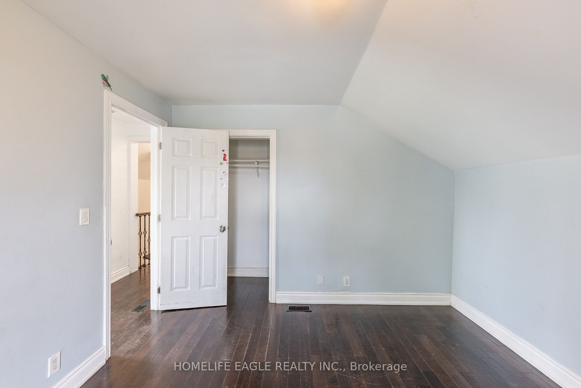 87 Simcoe Rd