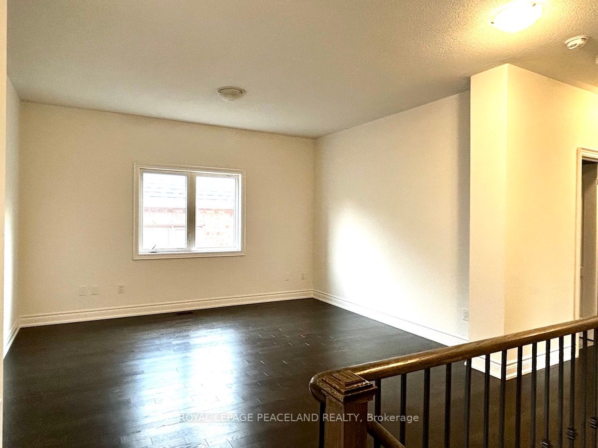 102 Holland Vista St