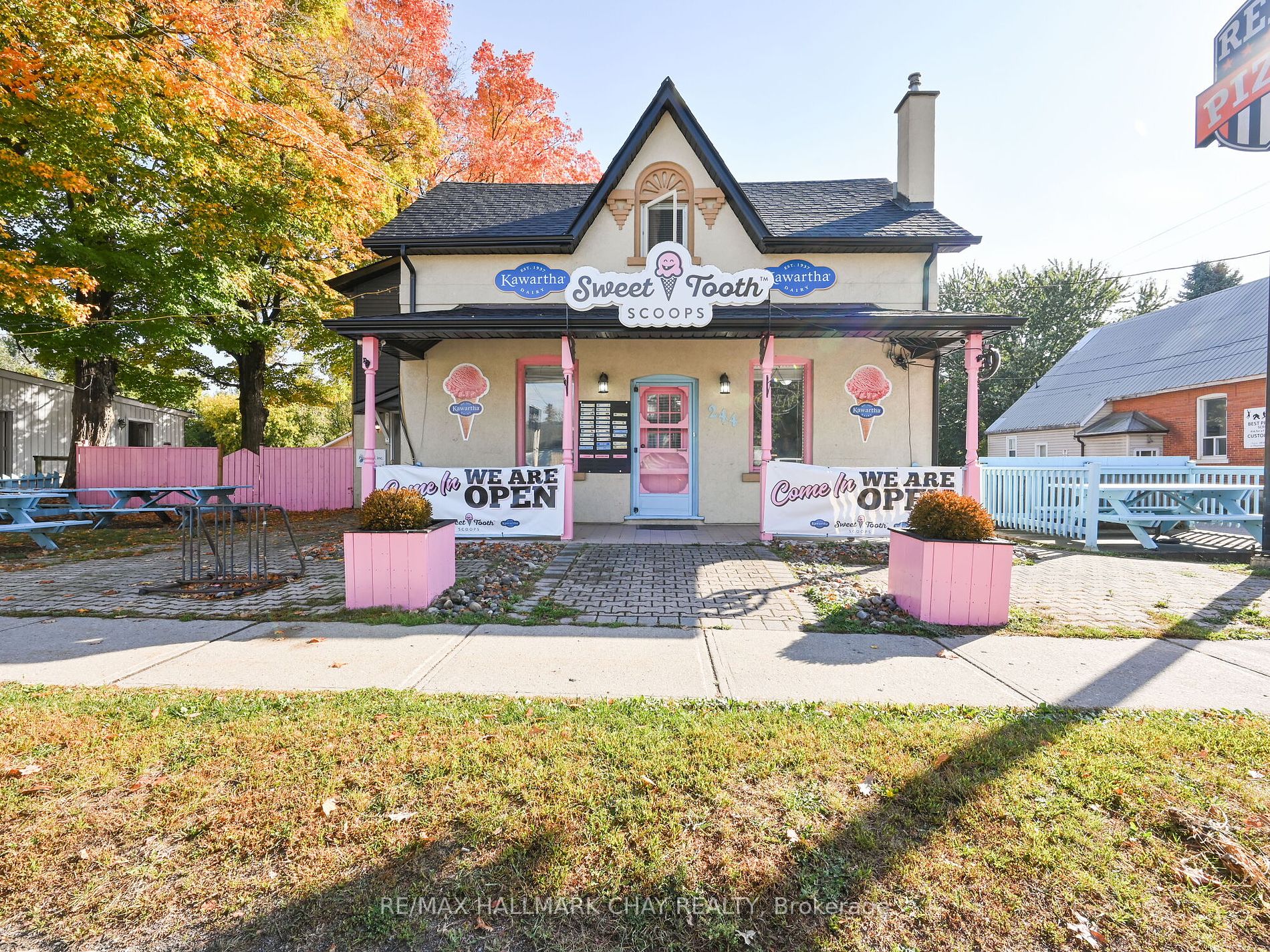 244 Barrie St