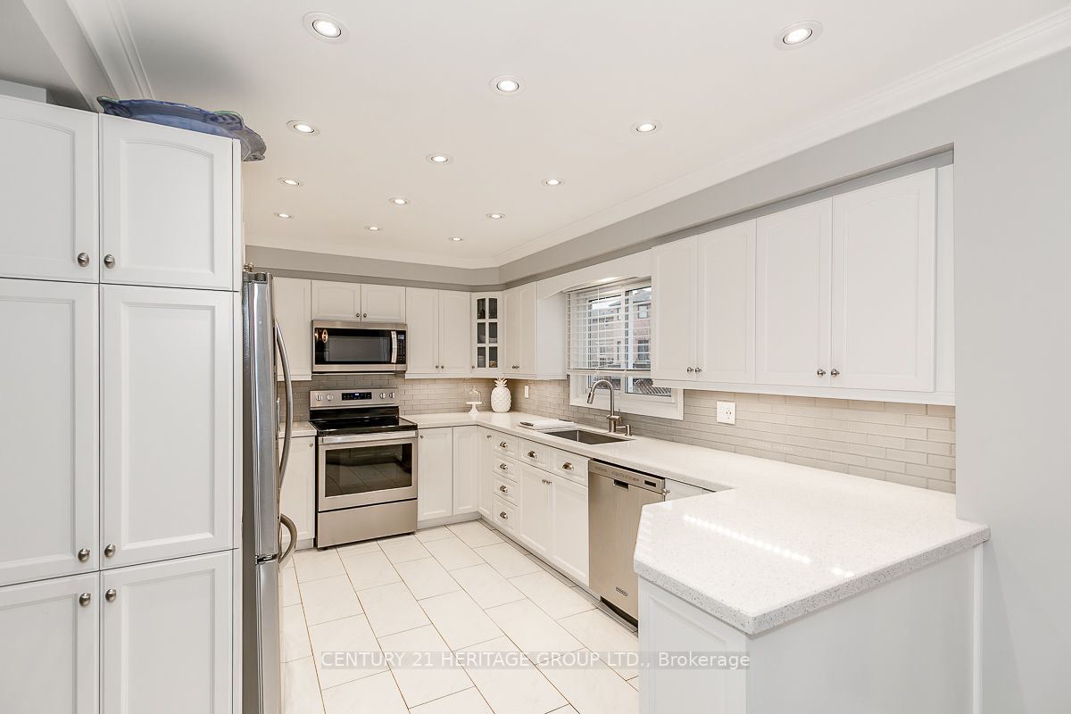 385 Traviss Dr