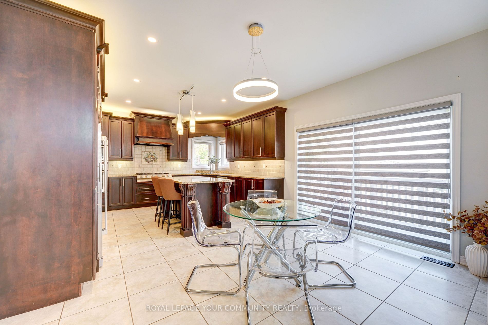 8 Tarmack Dr
