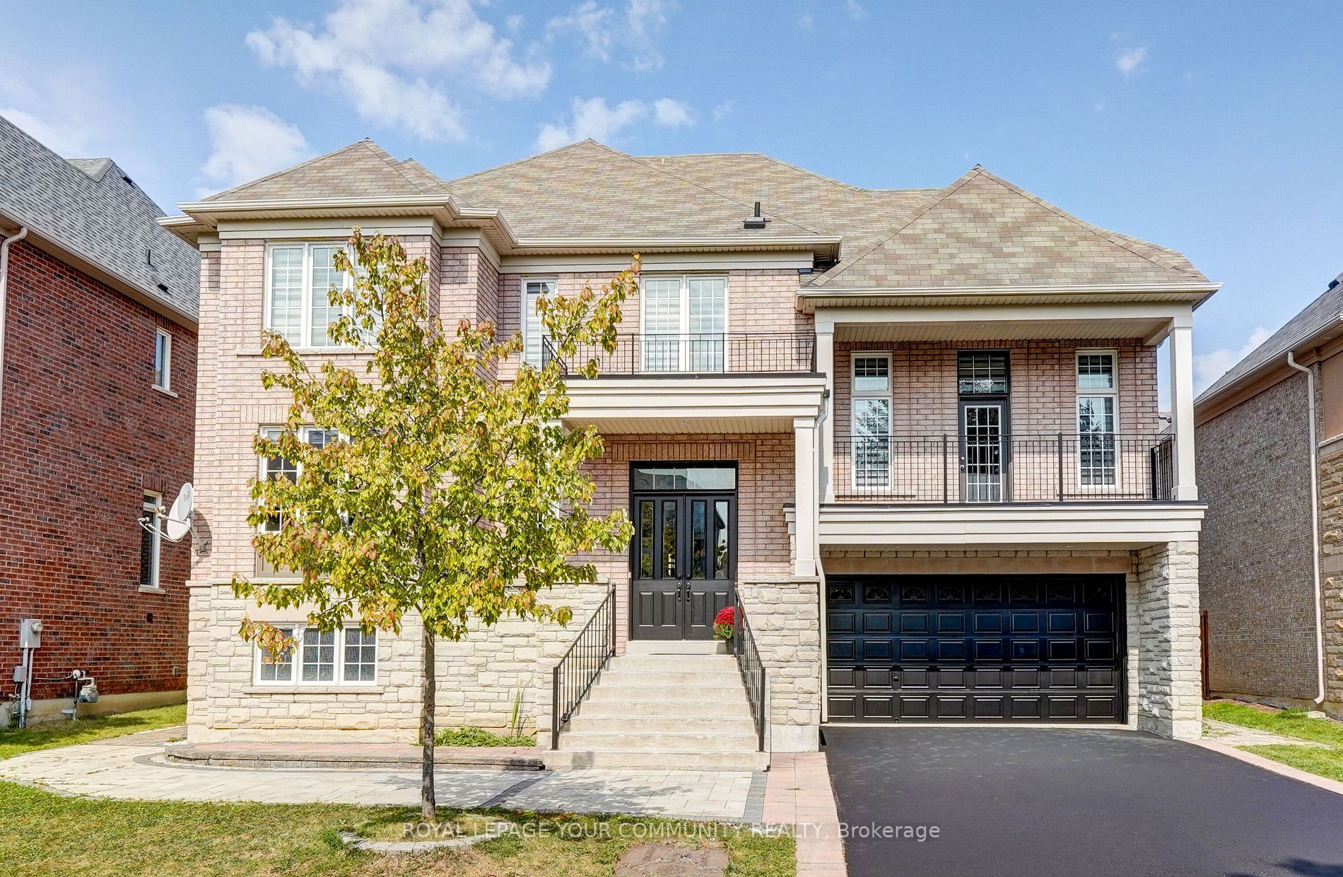 8 Tarmack Dr