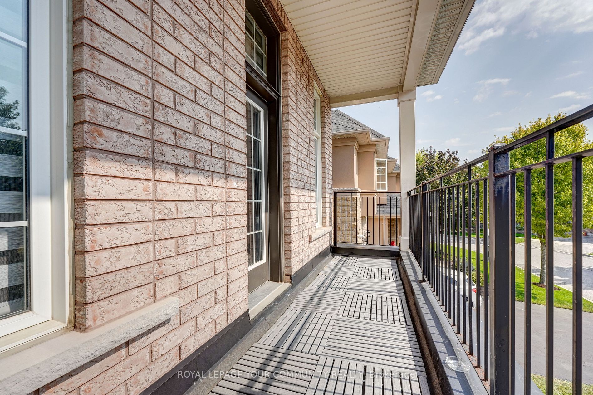 8 Tarmack Dr