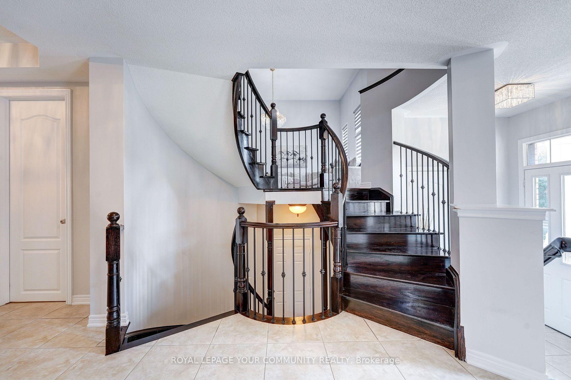 8 Tarmack Dr