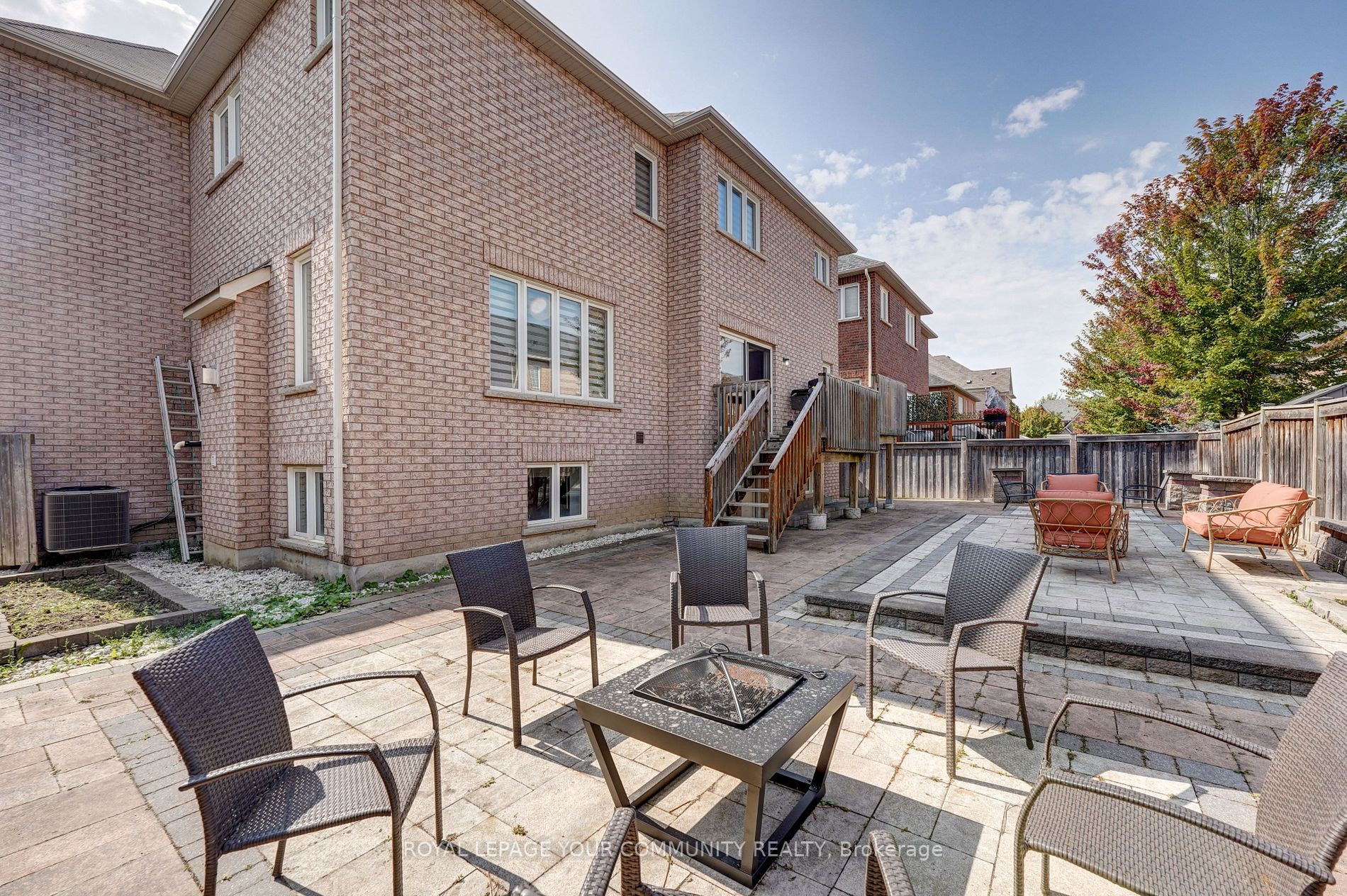 8 Tarmack Dr
