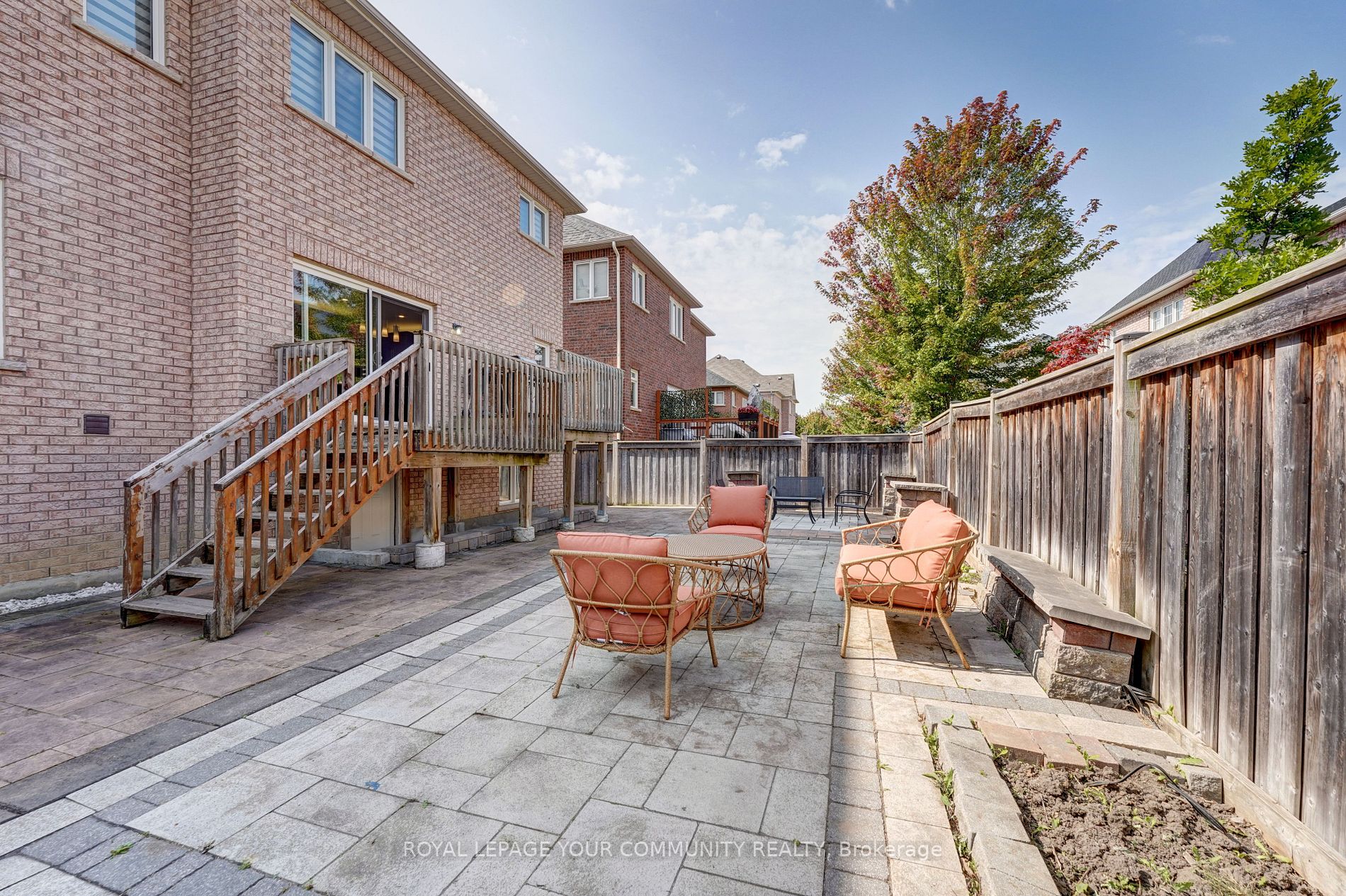 8 Tarmack Dr