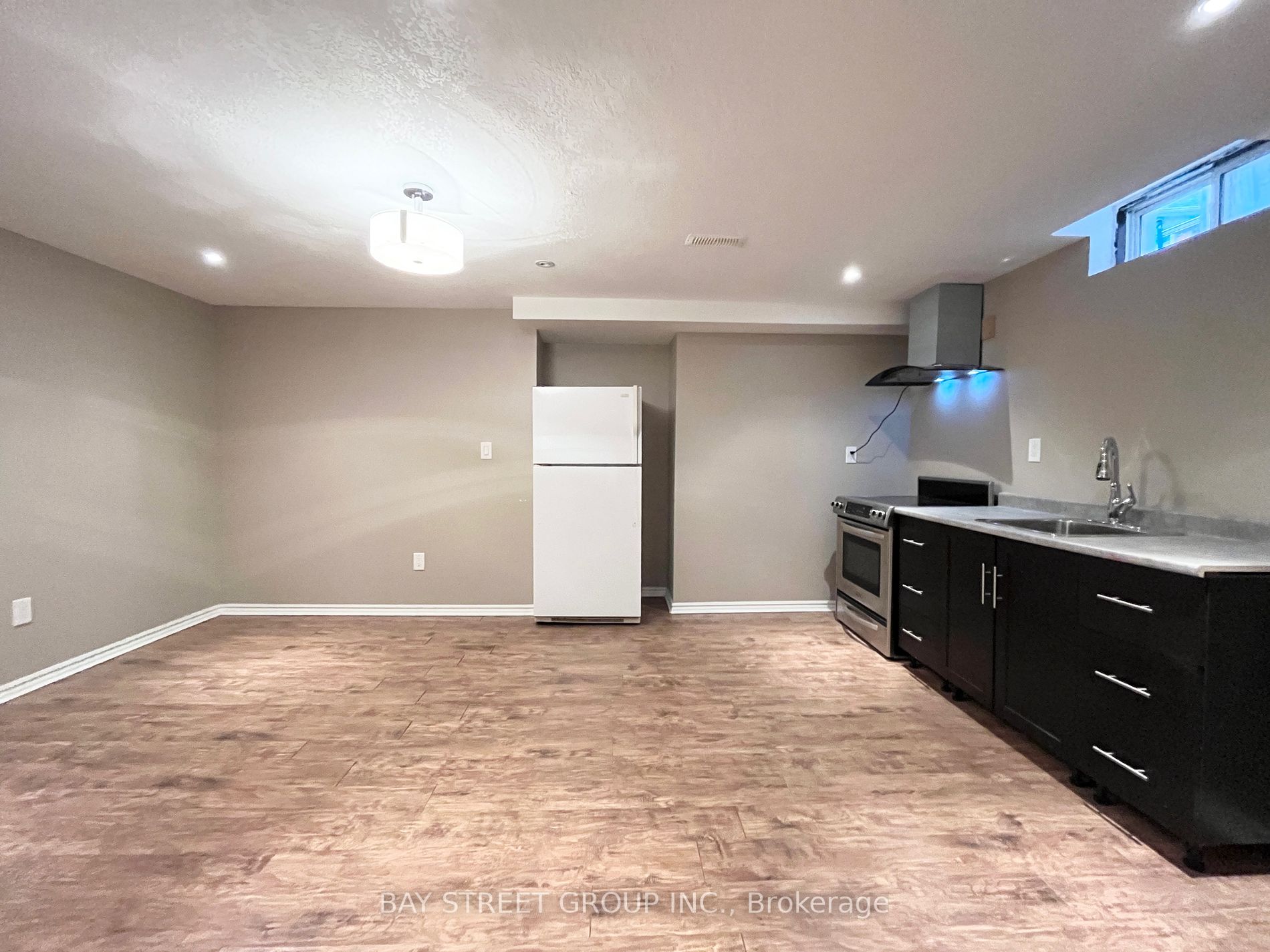 9 Gale Way, #Lower