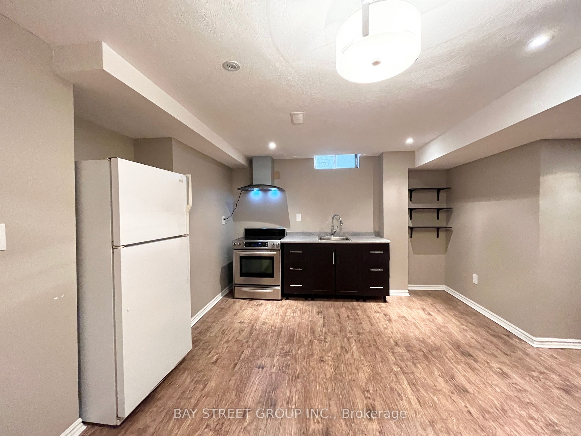9 Gale Way, #Lower
