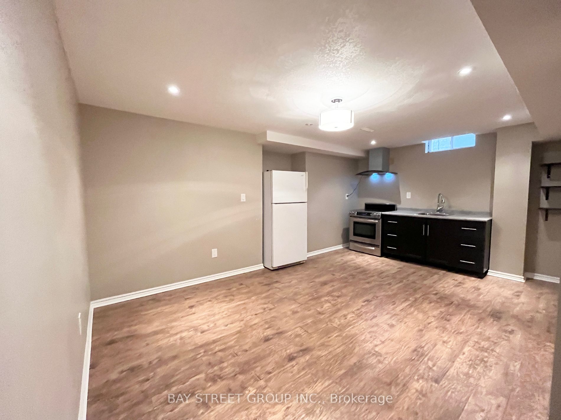 9 Gale Way, #Lower