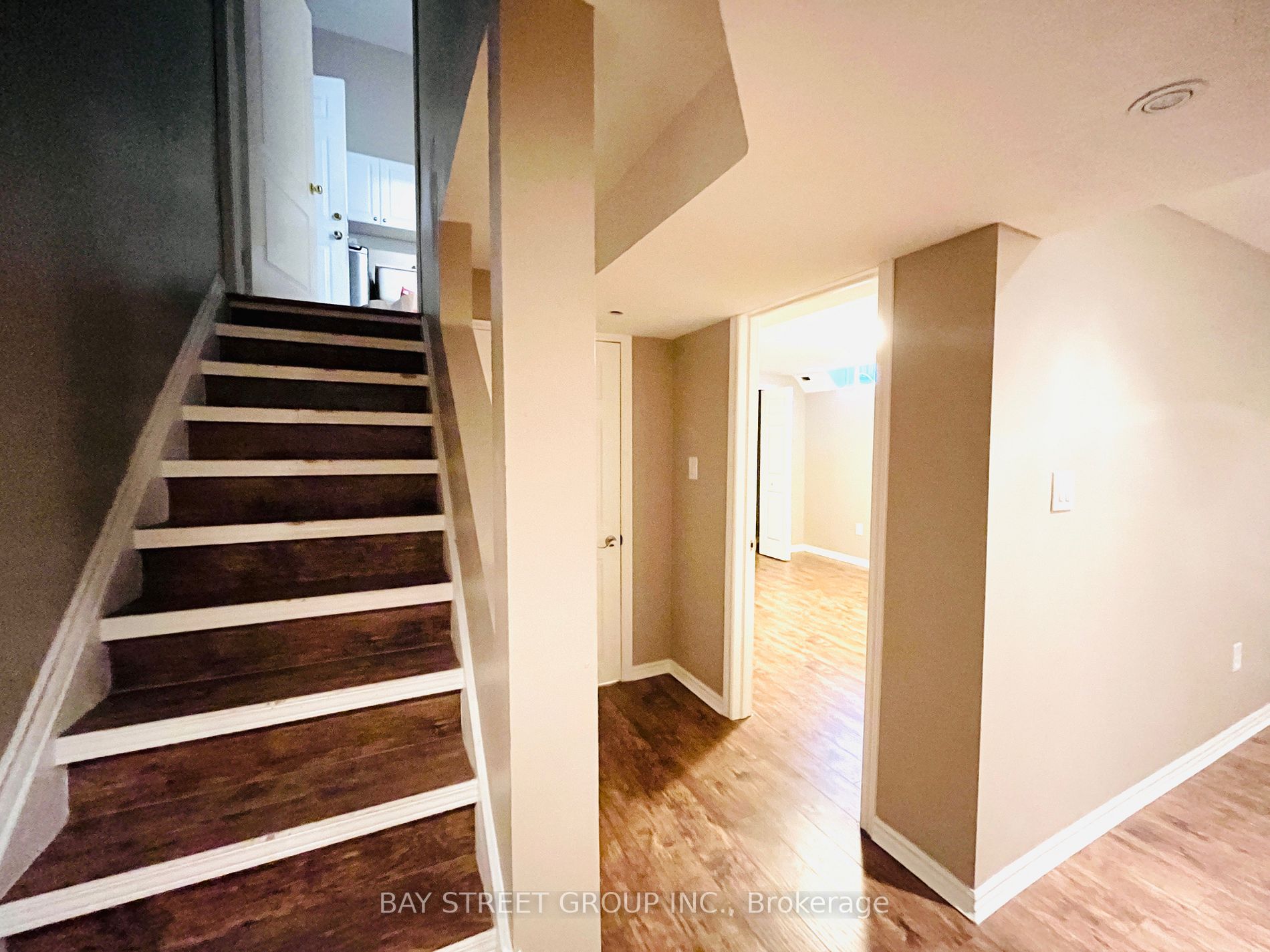9 Gale Way, #Lower