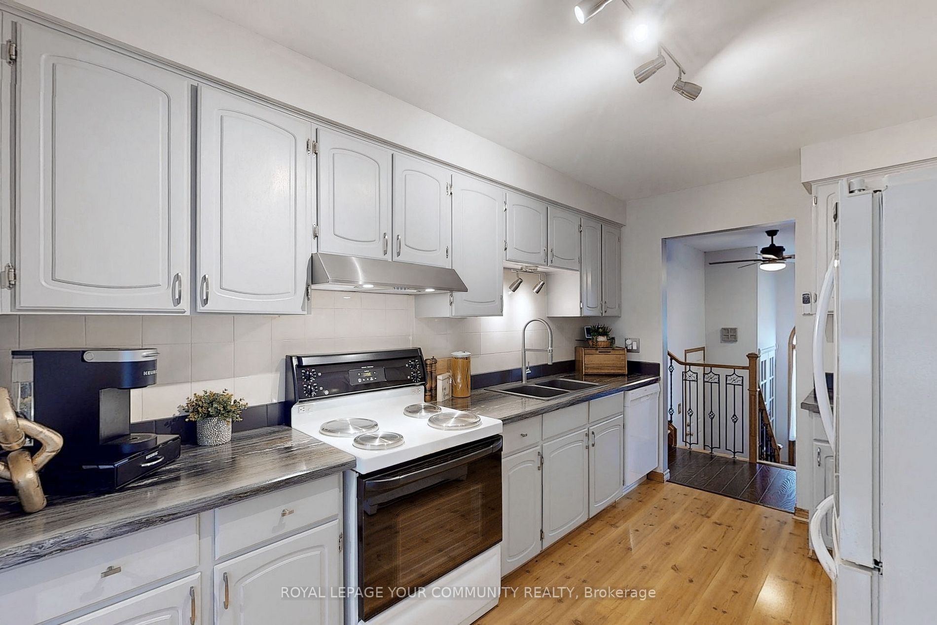 4 Oakmeadow Blvd