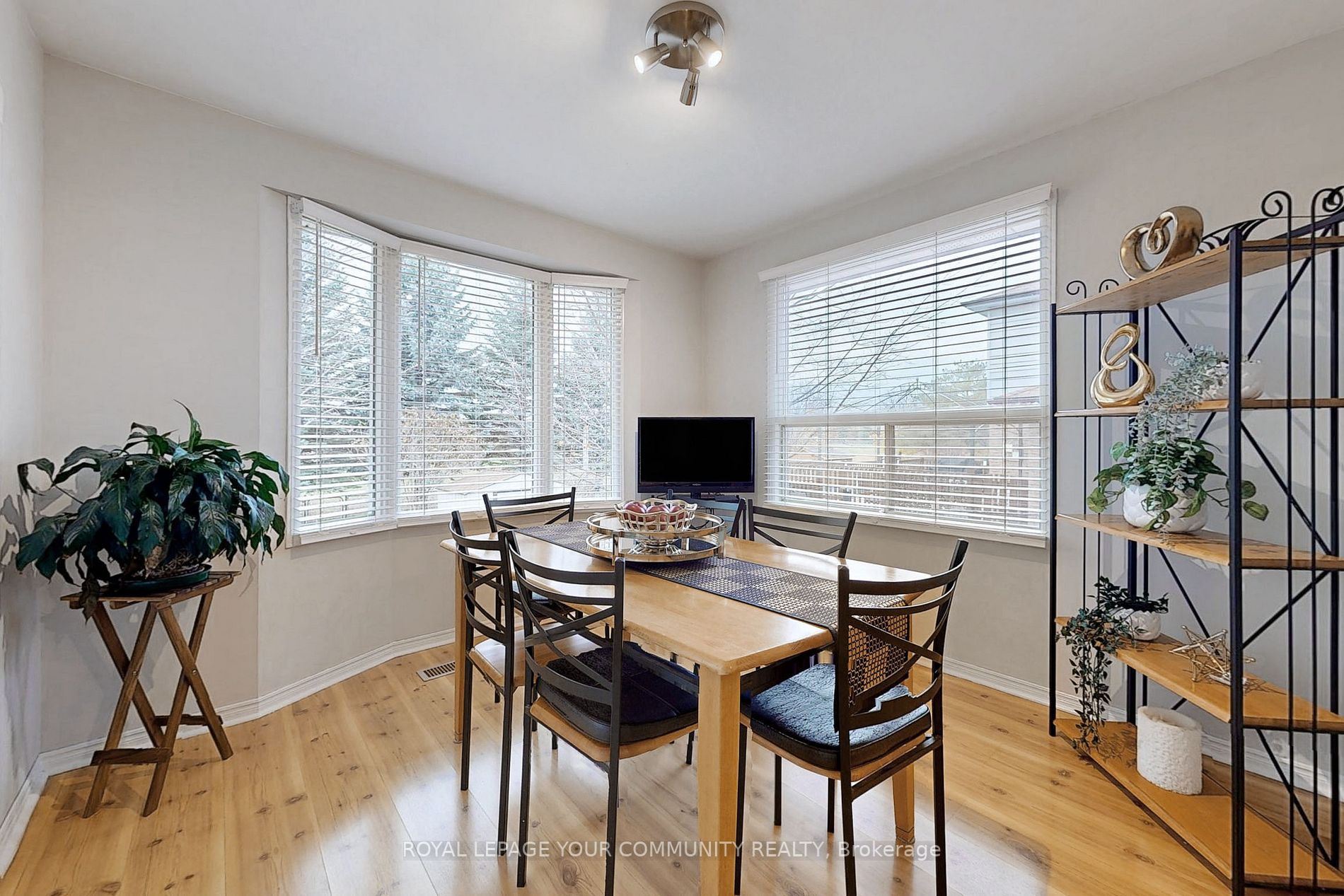 4 Oakmeadow Blvd
