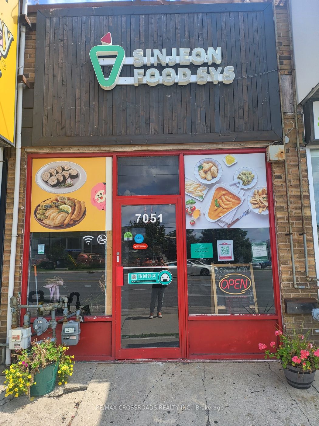 7051 Yonge St