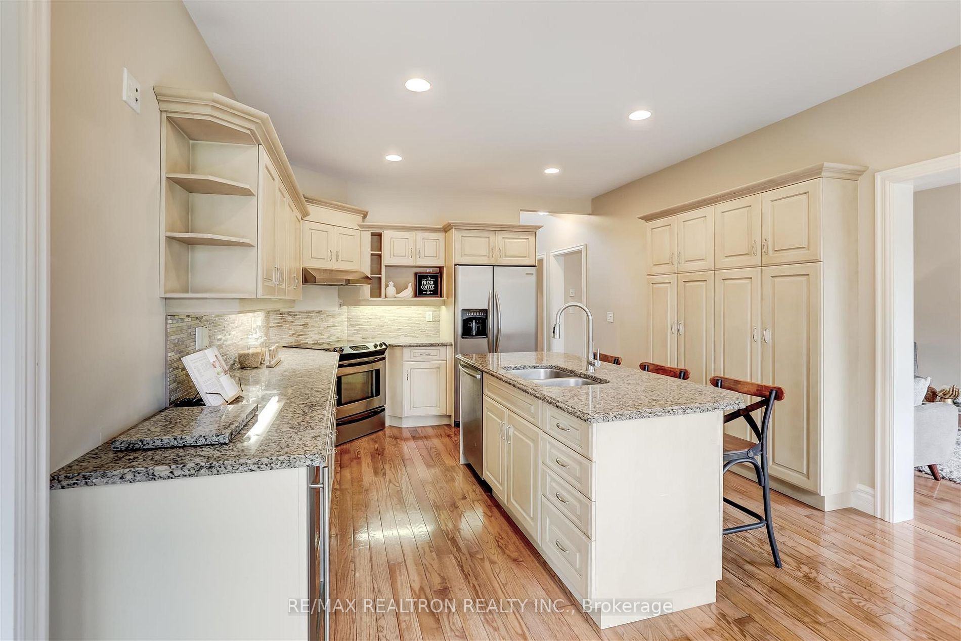 1911 Mount Albert Rd