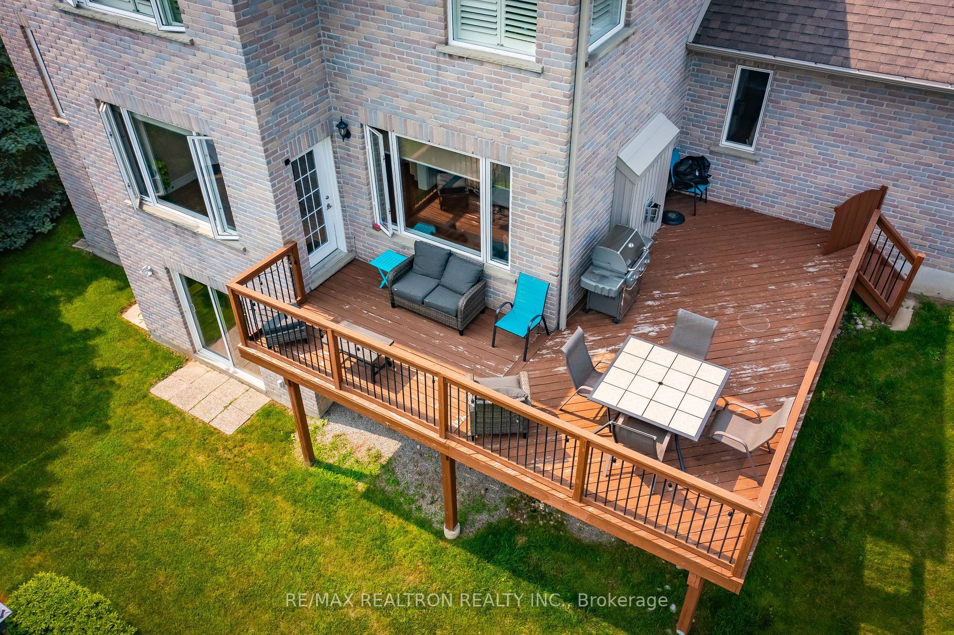 1911 Mount Albert Rd