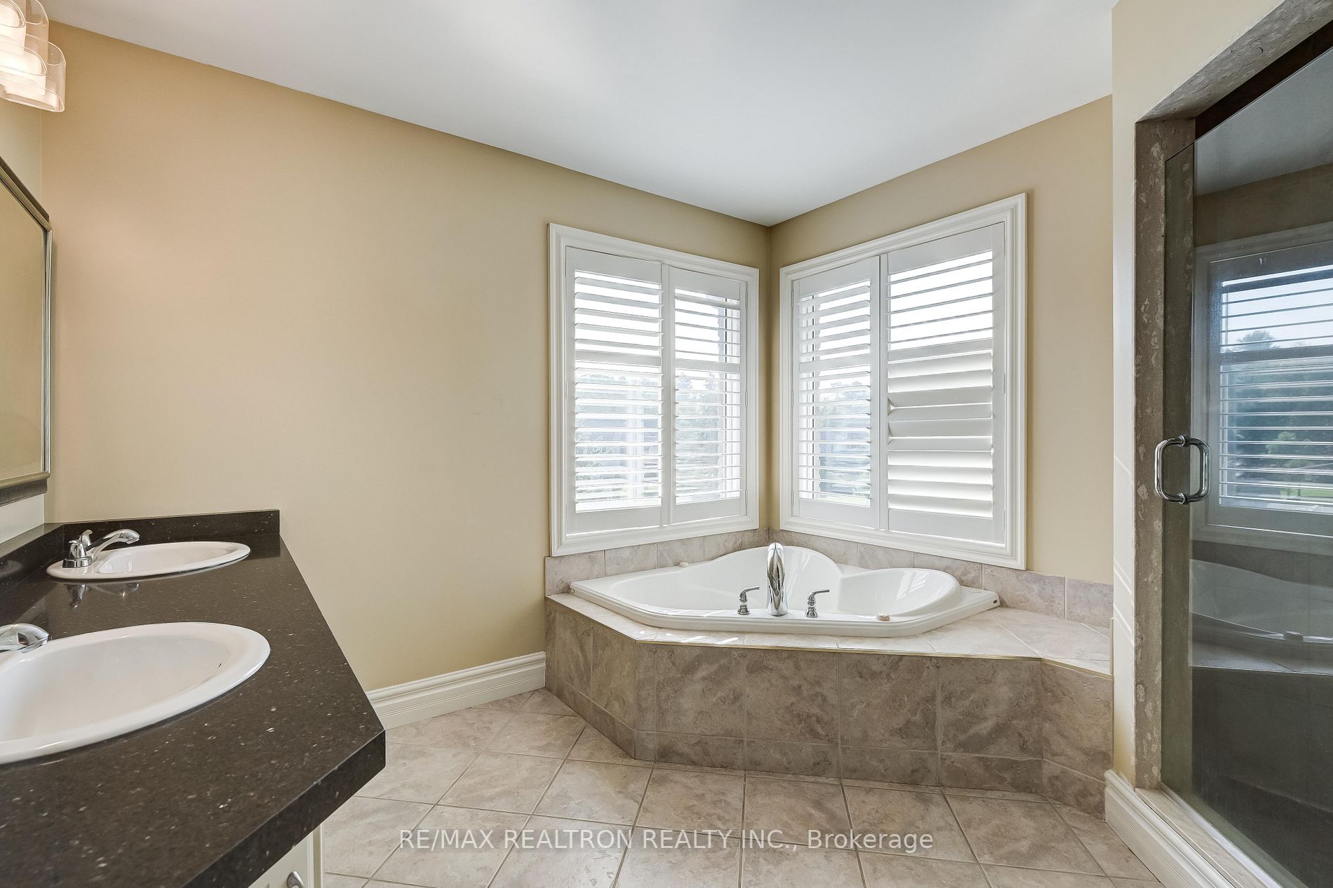 1911 Mount Albert Rd