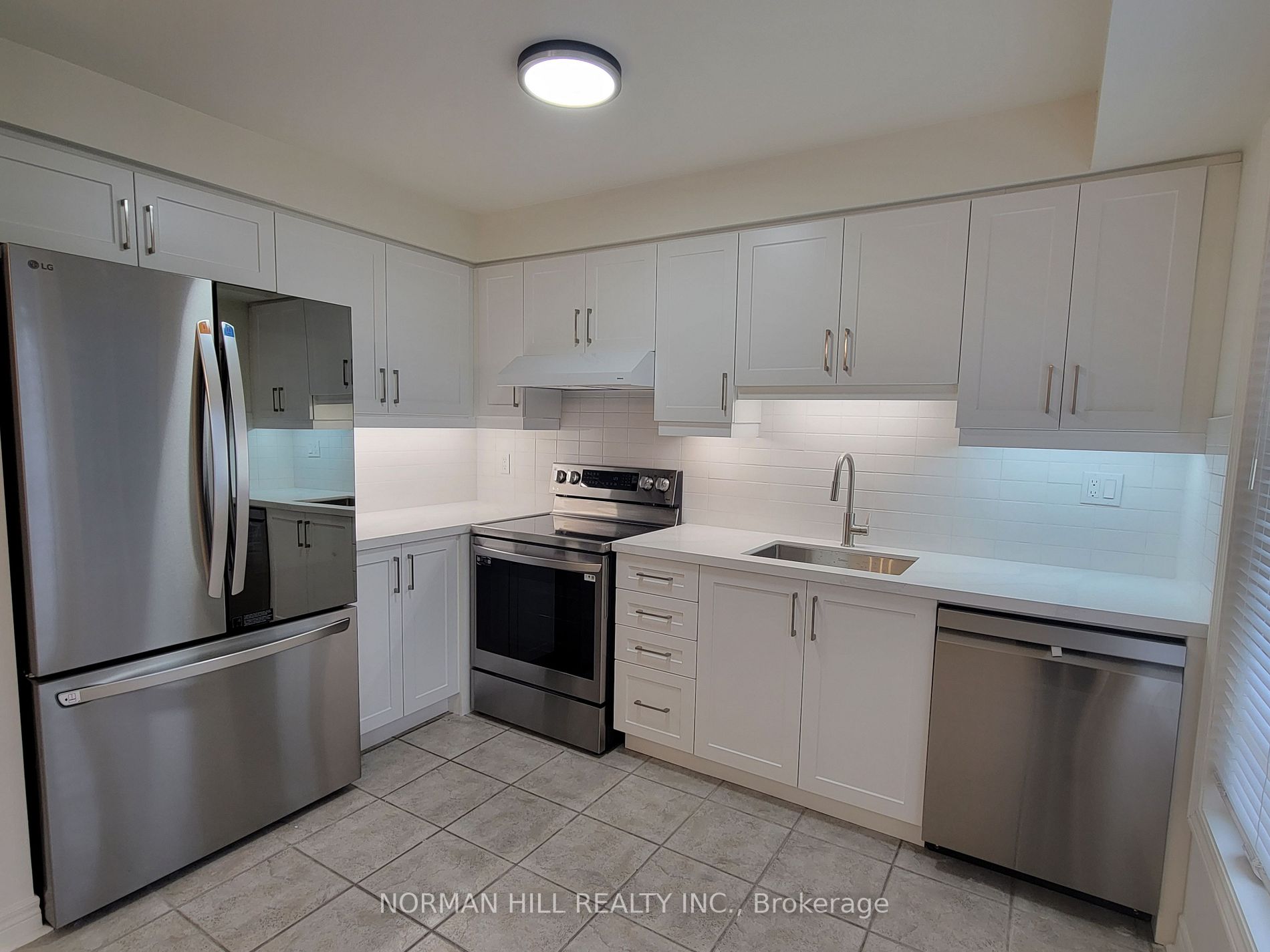 40 Mosaics Ave, #11