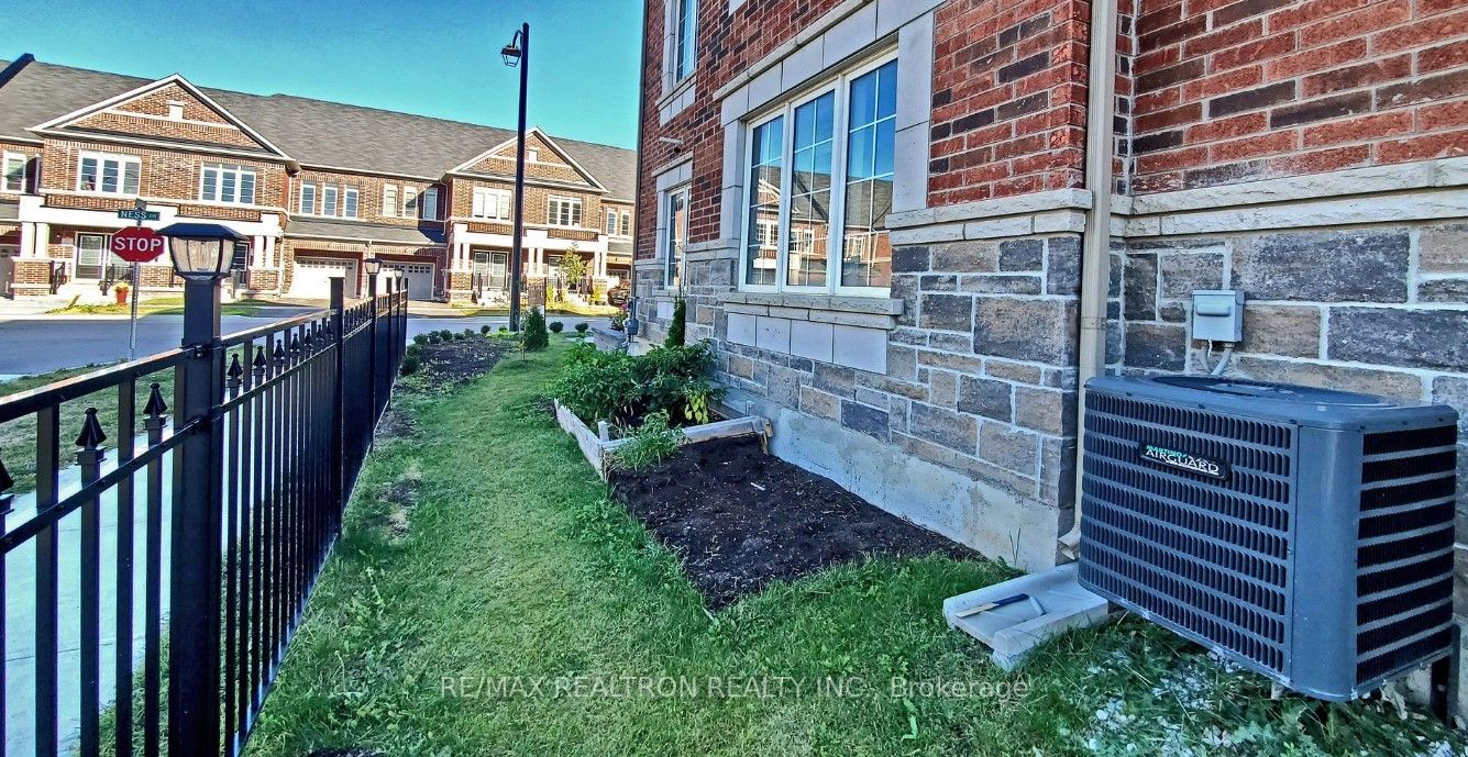 87 Ness Dr