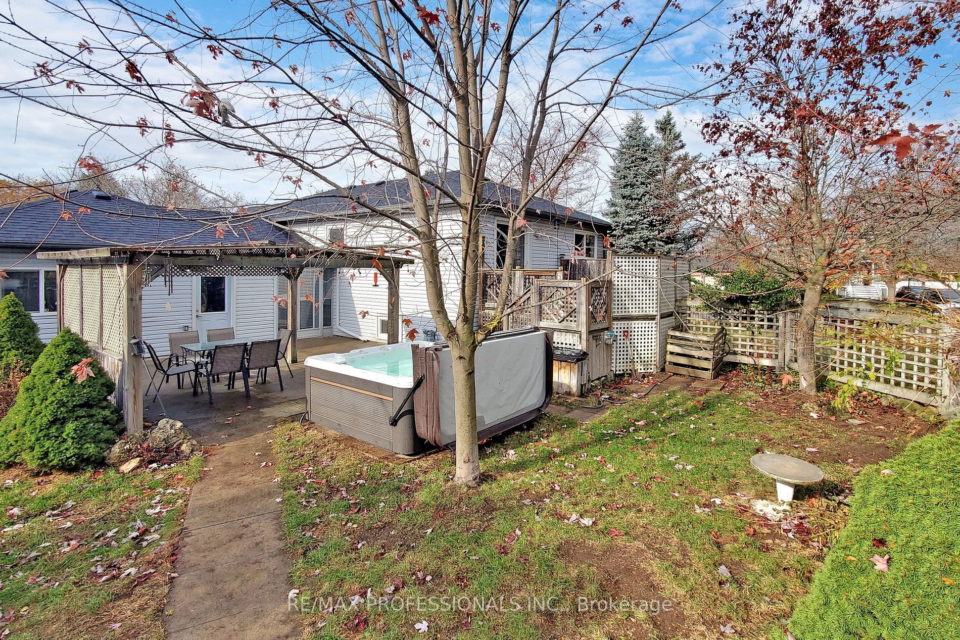 6 Carolyne St