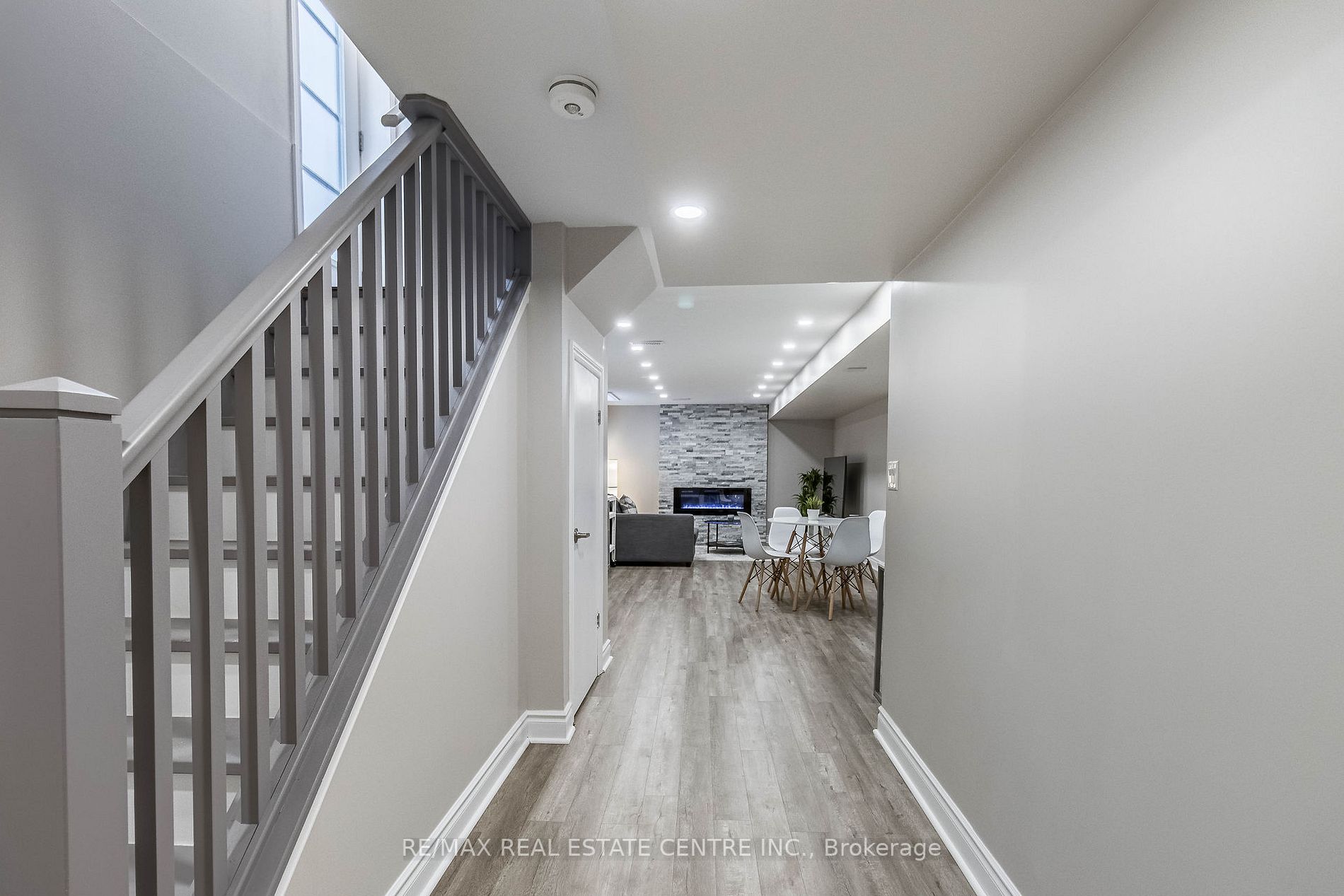 1153 Peelar Cres