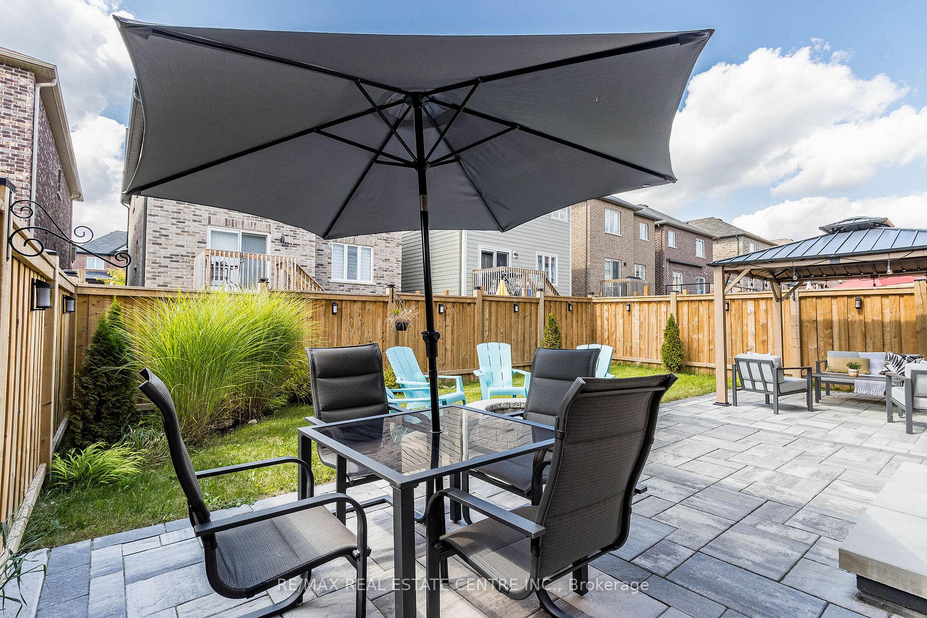 1153 Peelar Cres