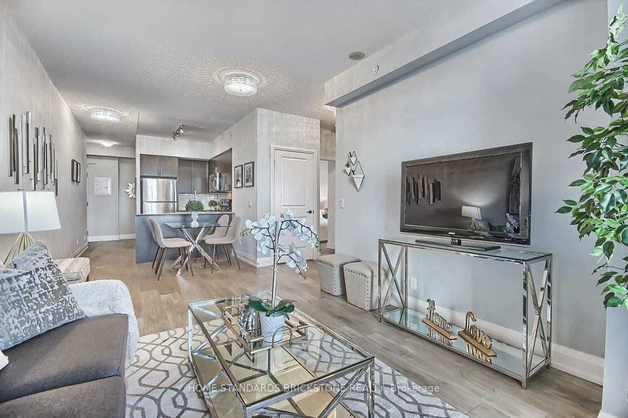 7890 Bathurst St, #804