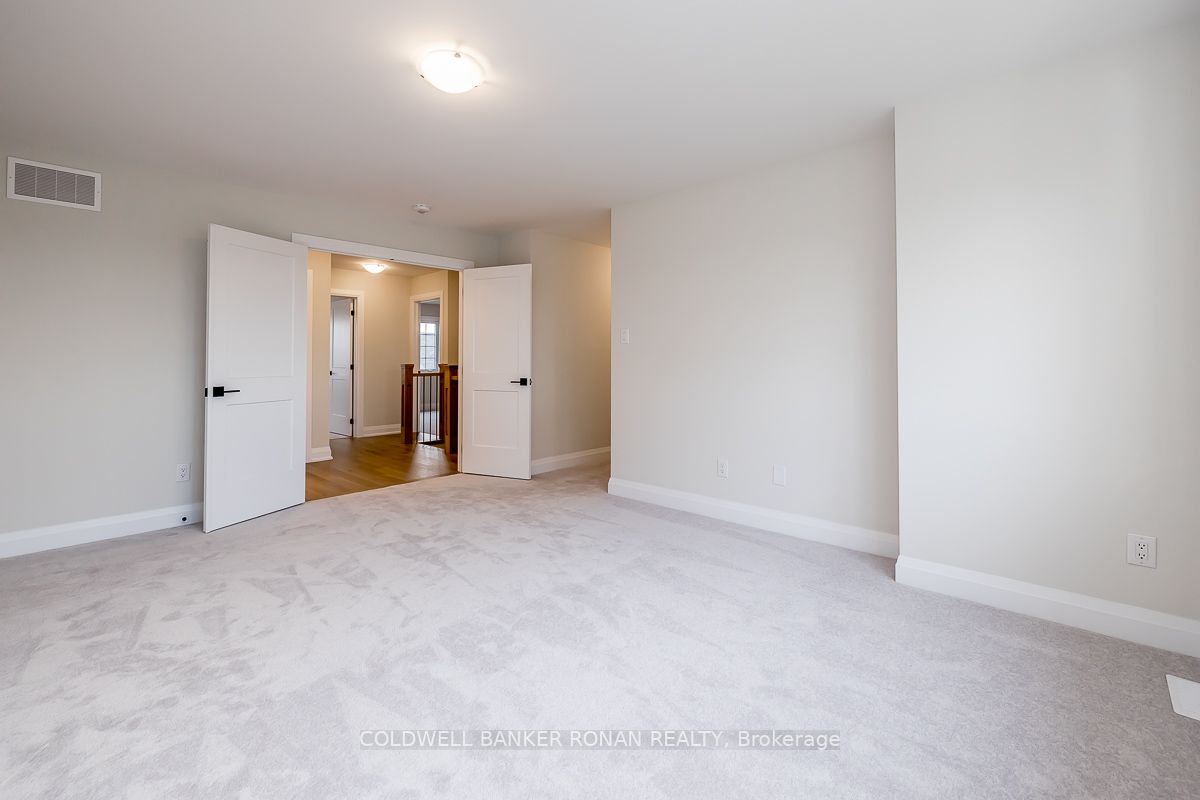 180 Strachan Tr