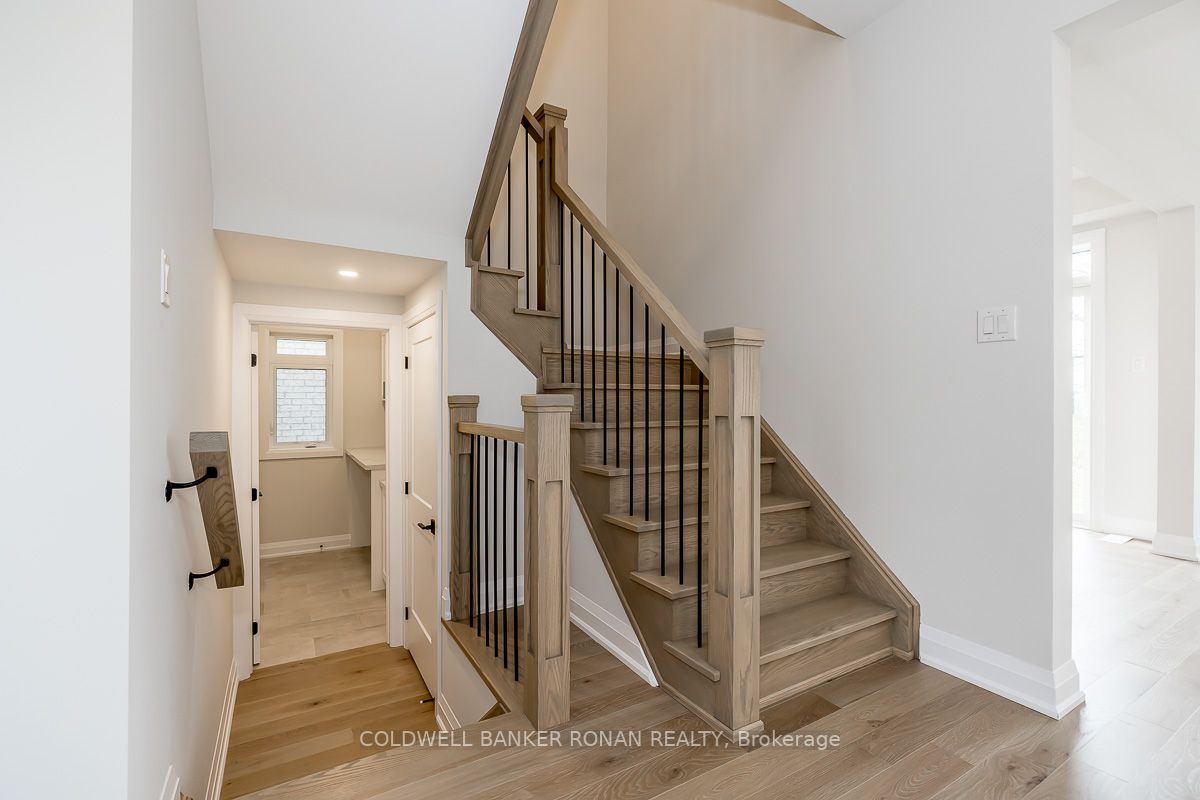 180 Strachan Tr