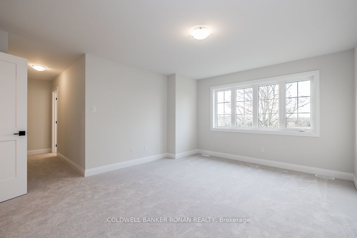 180 Strachan Tr
