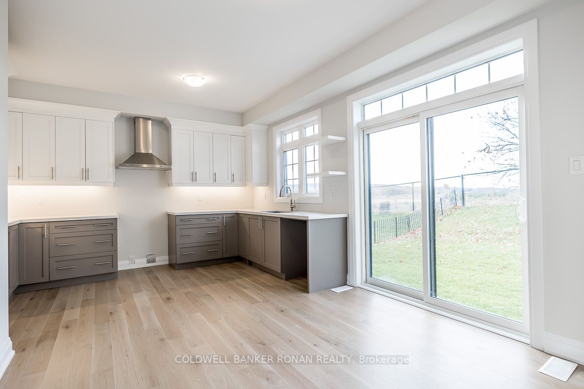 180 Strachan Tr
