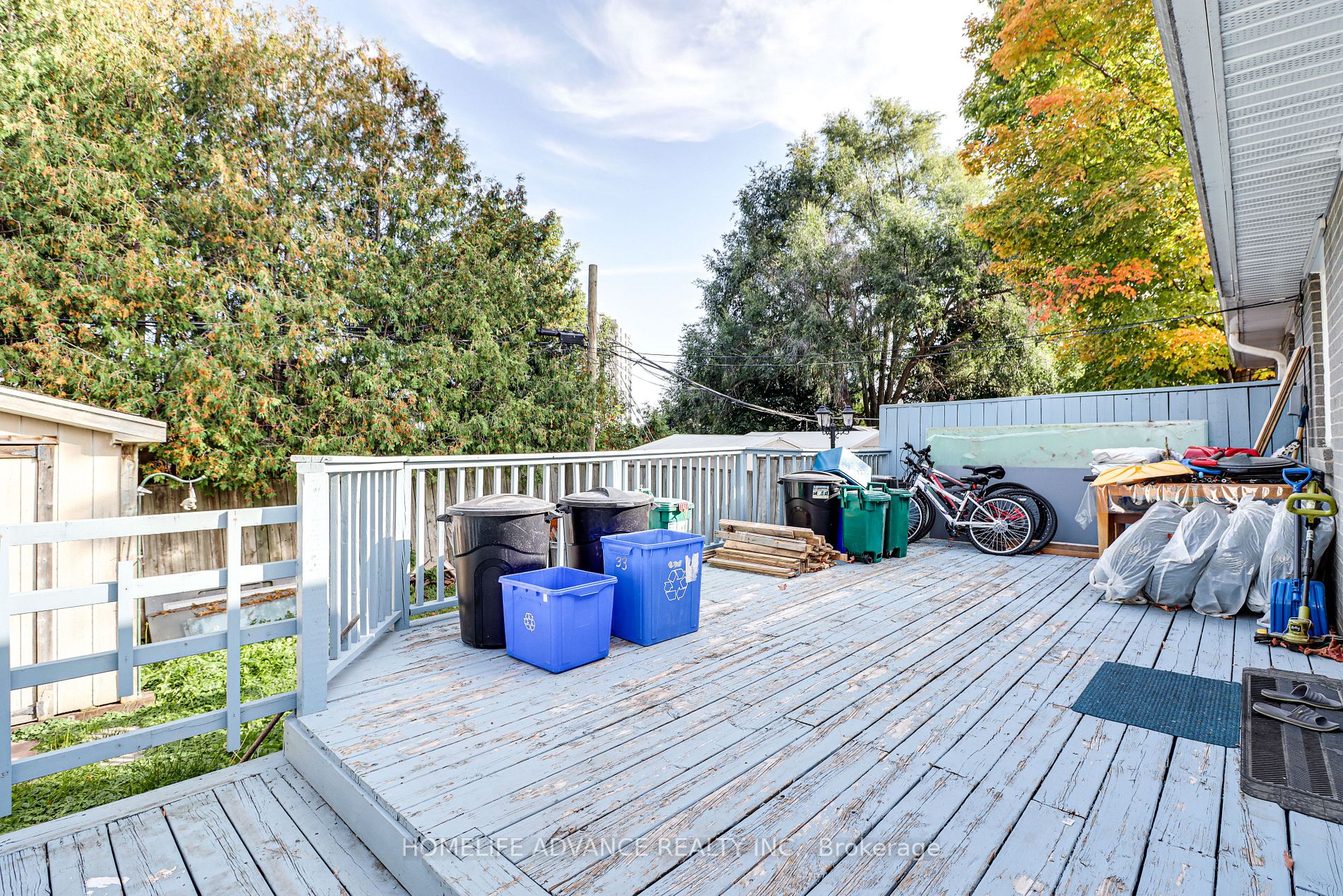33 Longford Dr