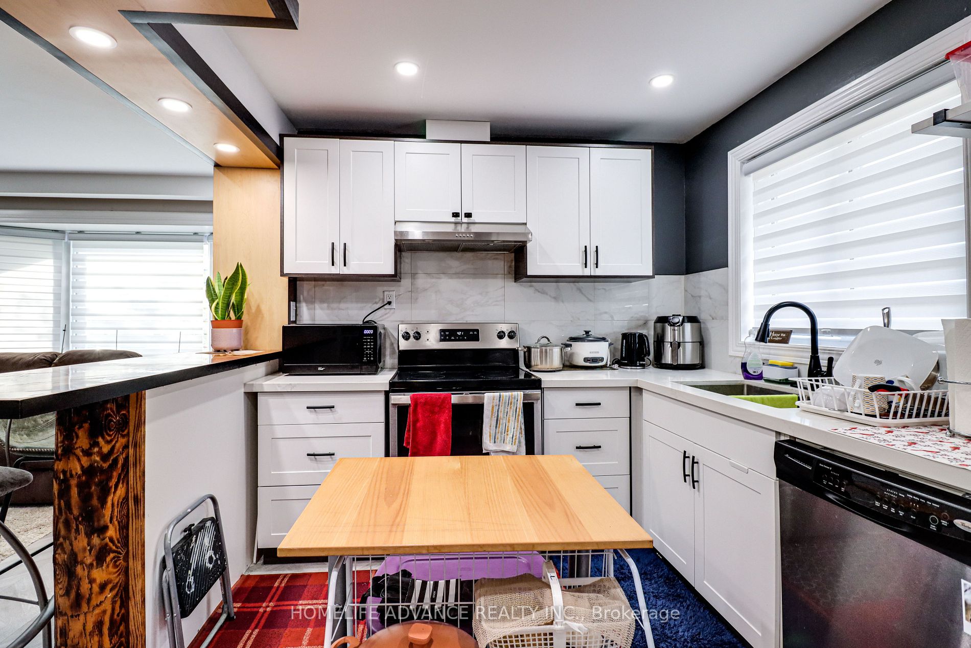 33 Longford Dr