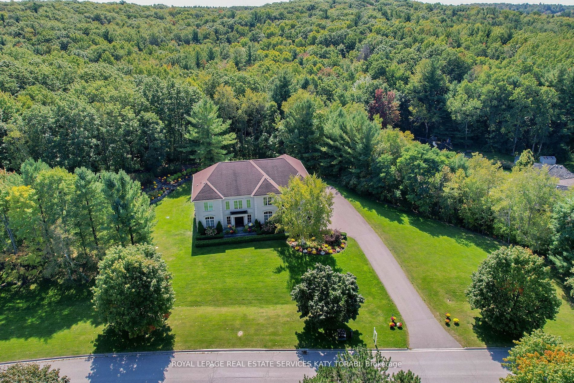 65 Kingswood Drive
