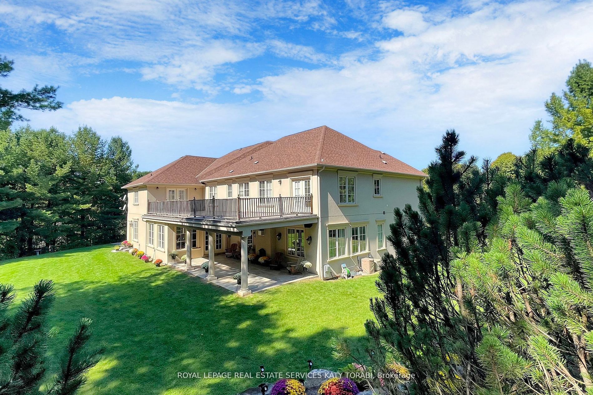 65 Kingswood Drive