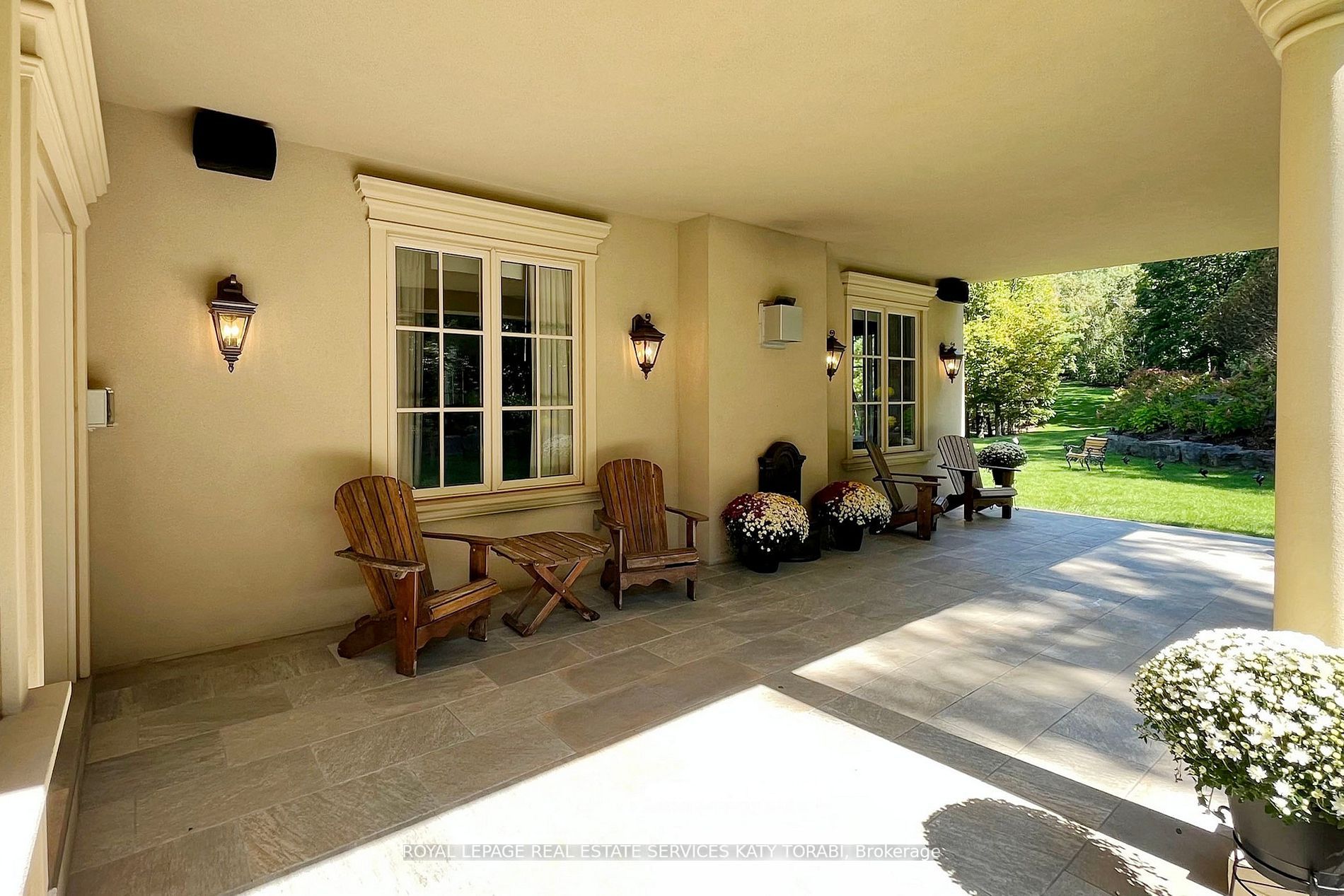 65 Kingswood Drive