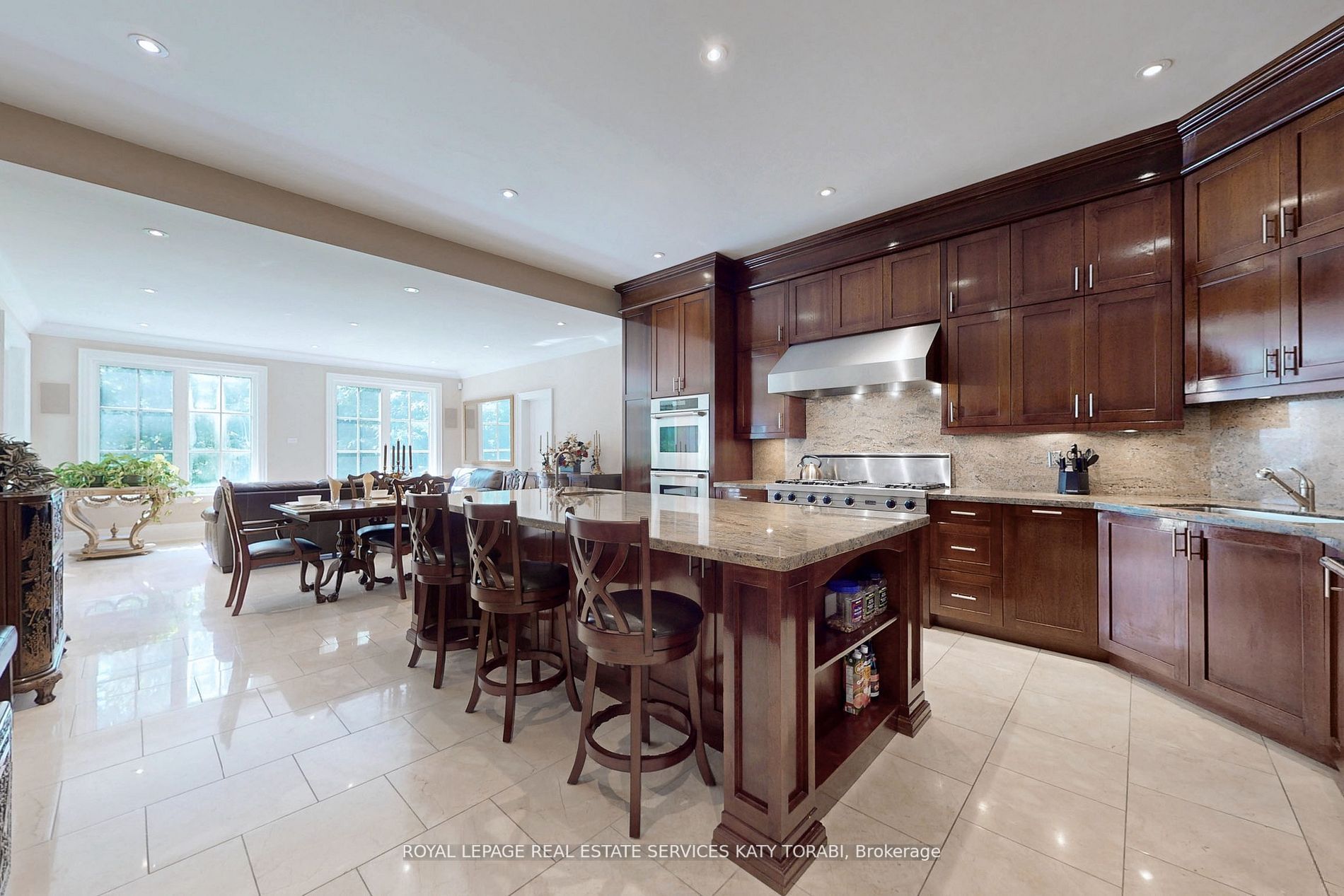 65 Kingswood Drive